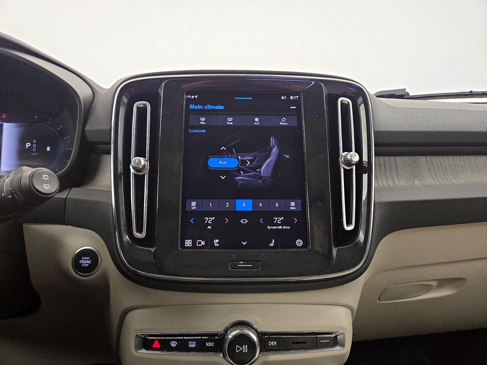 Thumbnail: 2023 Volvo XC40 - 16