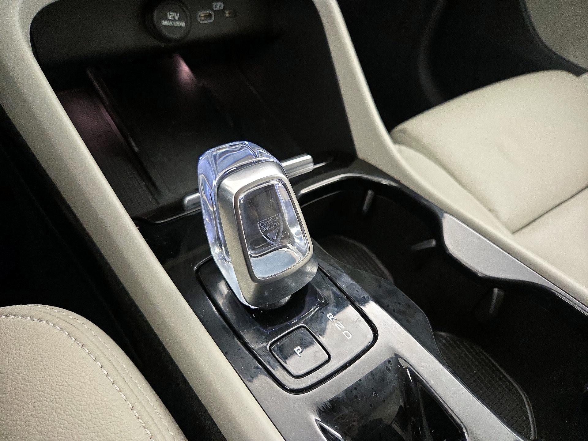 Thumbnail: 2023 Volvo XC40 - 17