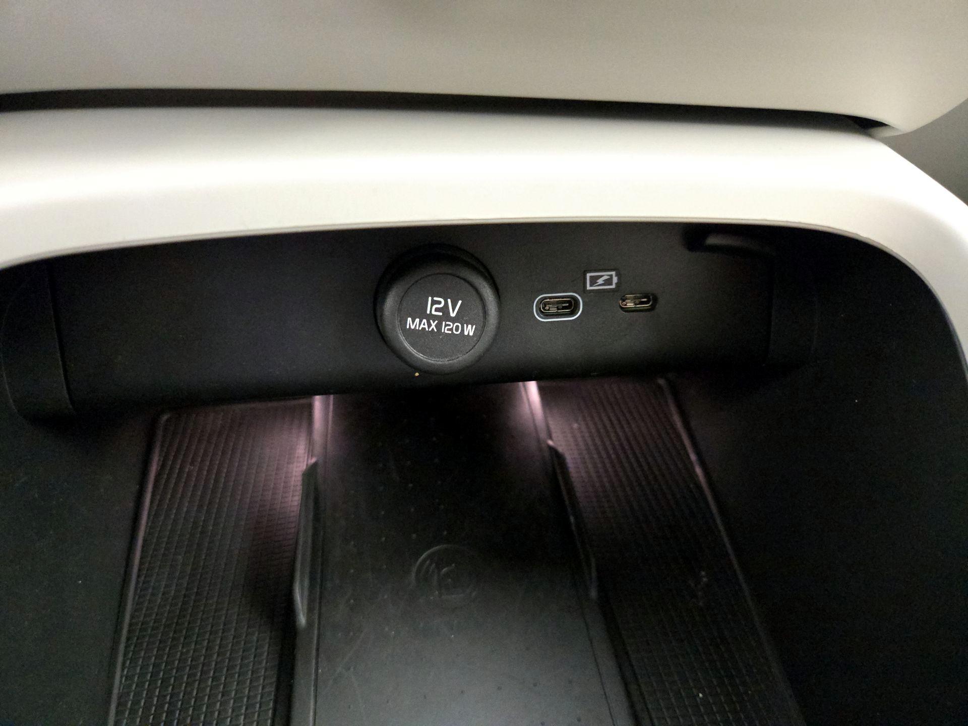 Thumbnail: 2023 Volvo XC40 - 18