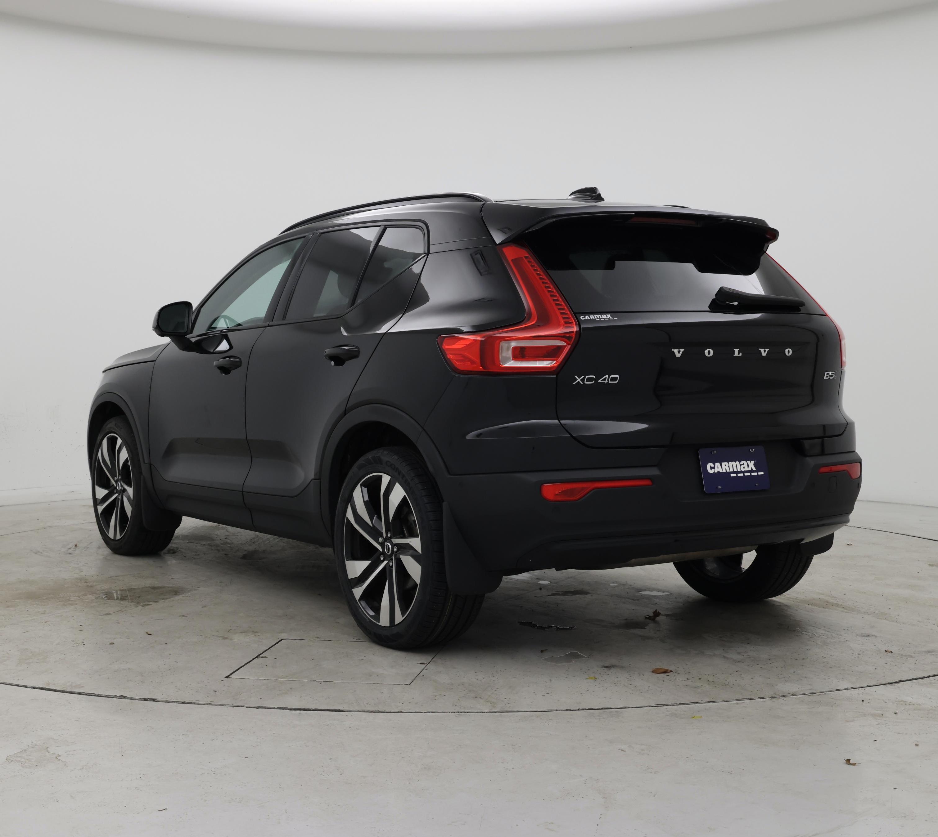 Thumbnail: 2023 Volvo XC40 - 2