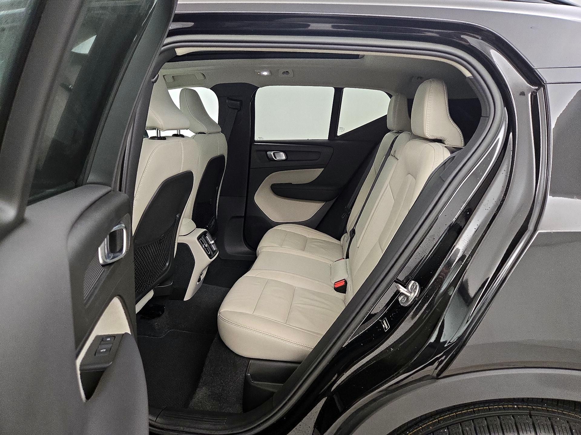 Thumbnail: 2023 Volvo XC40 - 20