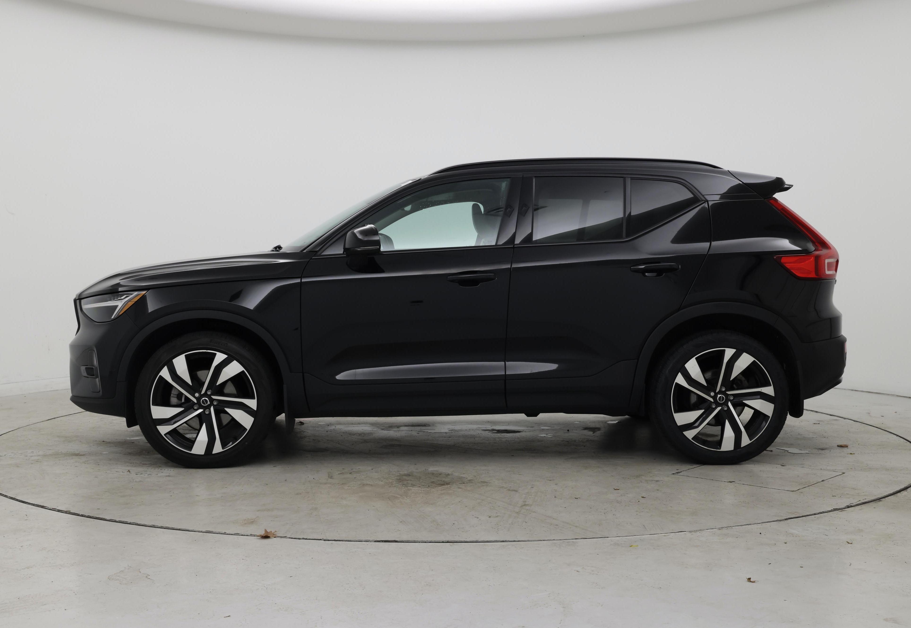 Thumbnail: 2023 Volvo XC40 - 3