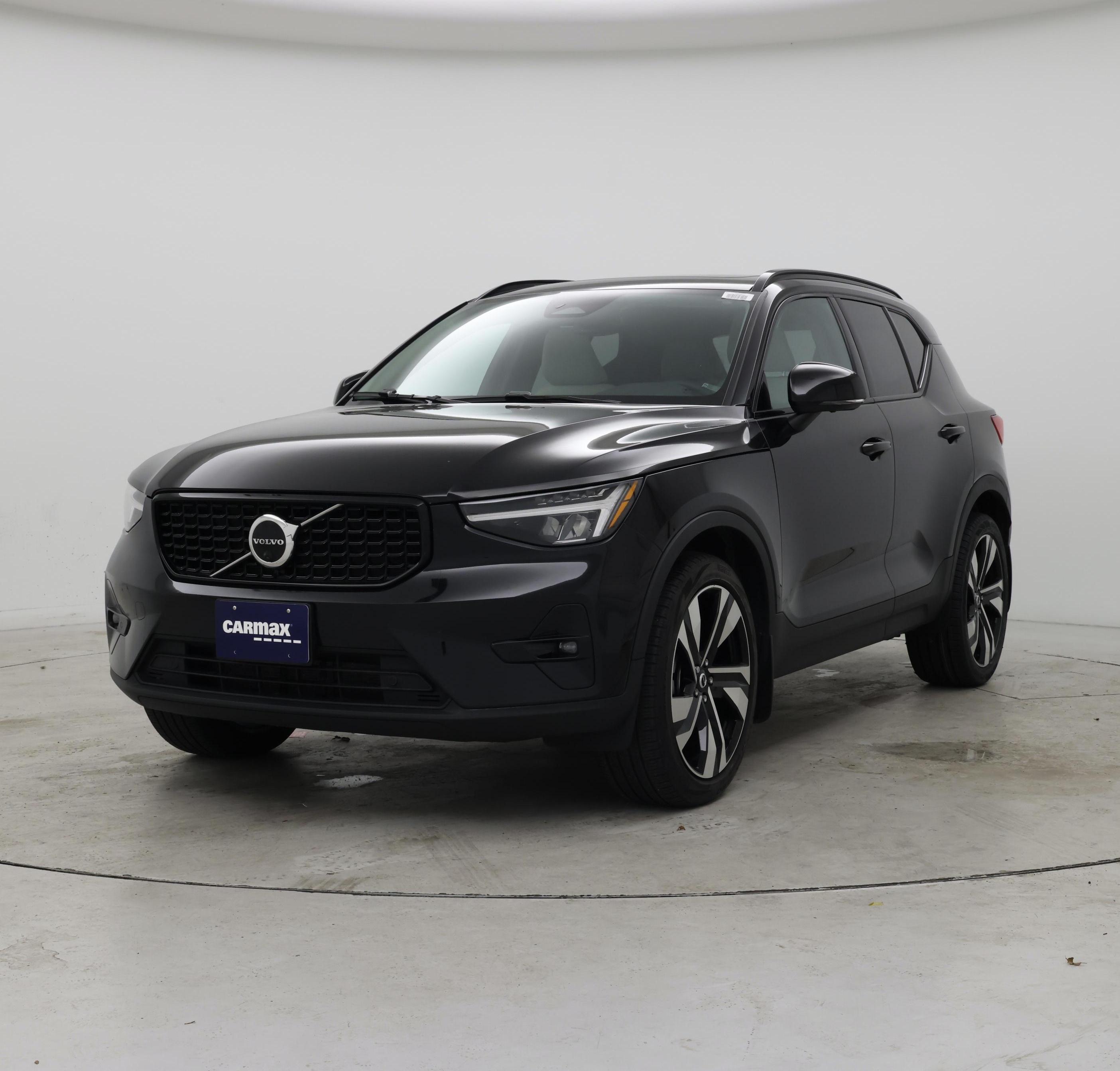 Thumbnail: 2023 Volvo XC40 - 4