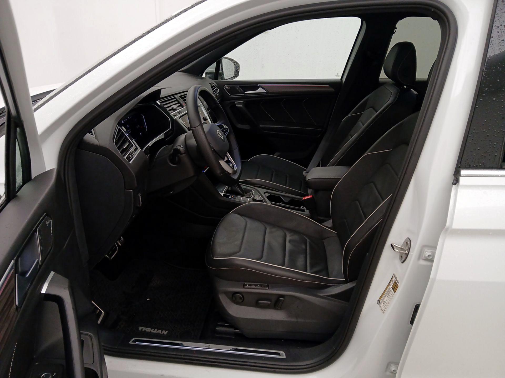 Thumbnail: 2024 Volkswagen Tiguan - 11