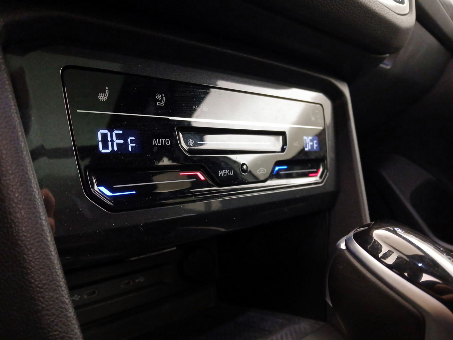 Thumbnail: 2024 Volkswagen Tiguan - 17