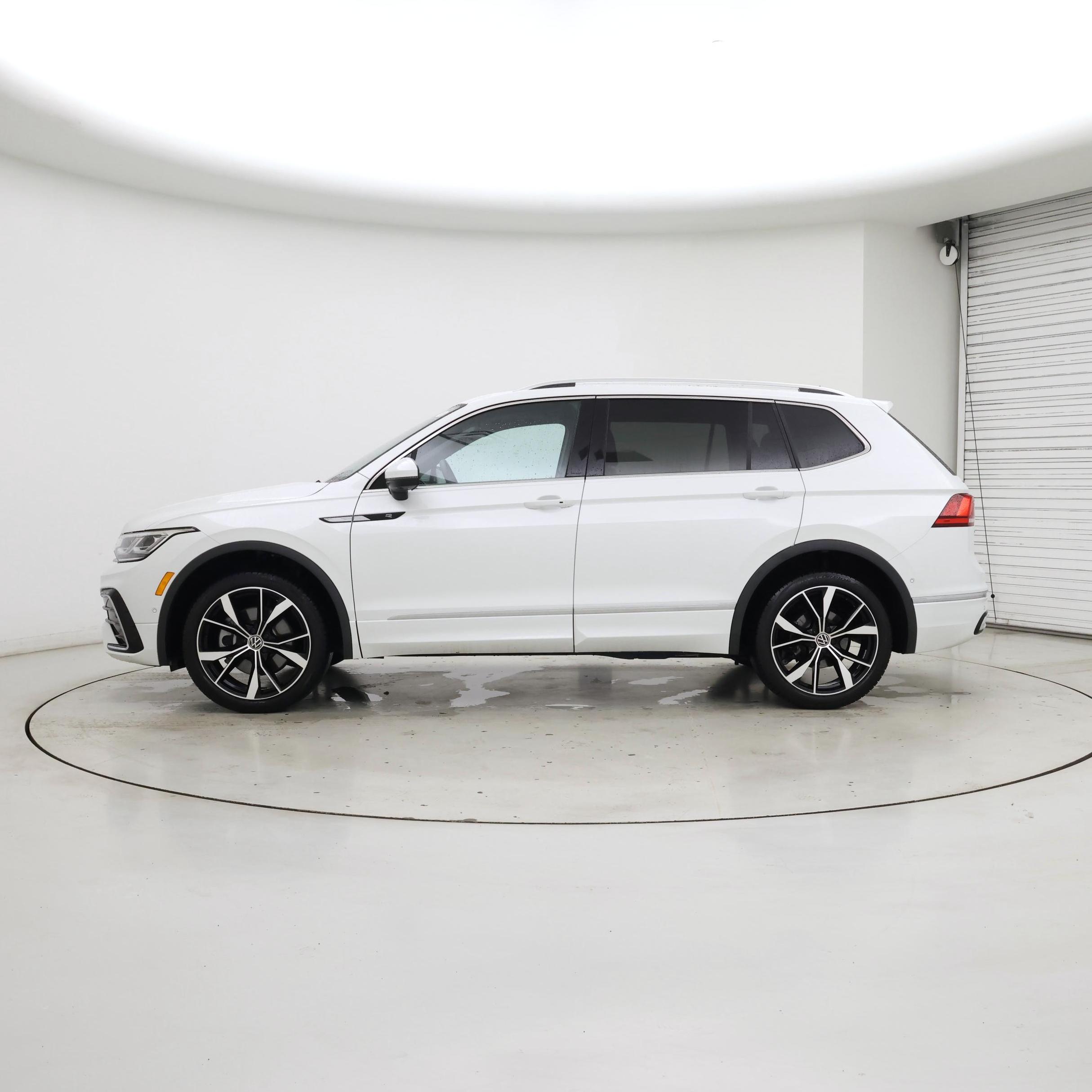 Thumbnail: 2024 Volkswagen Tiguan - 3