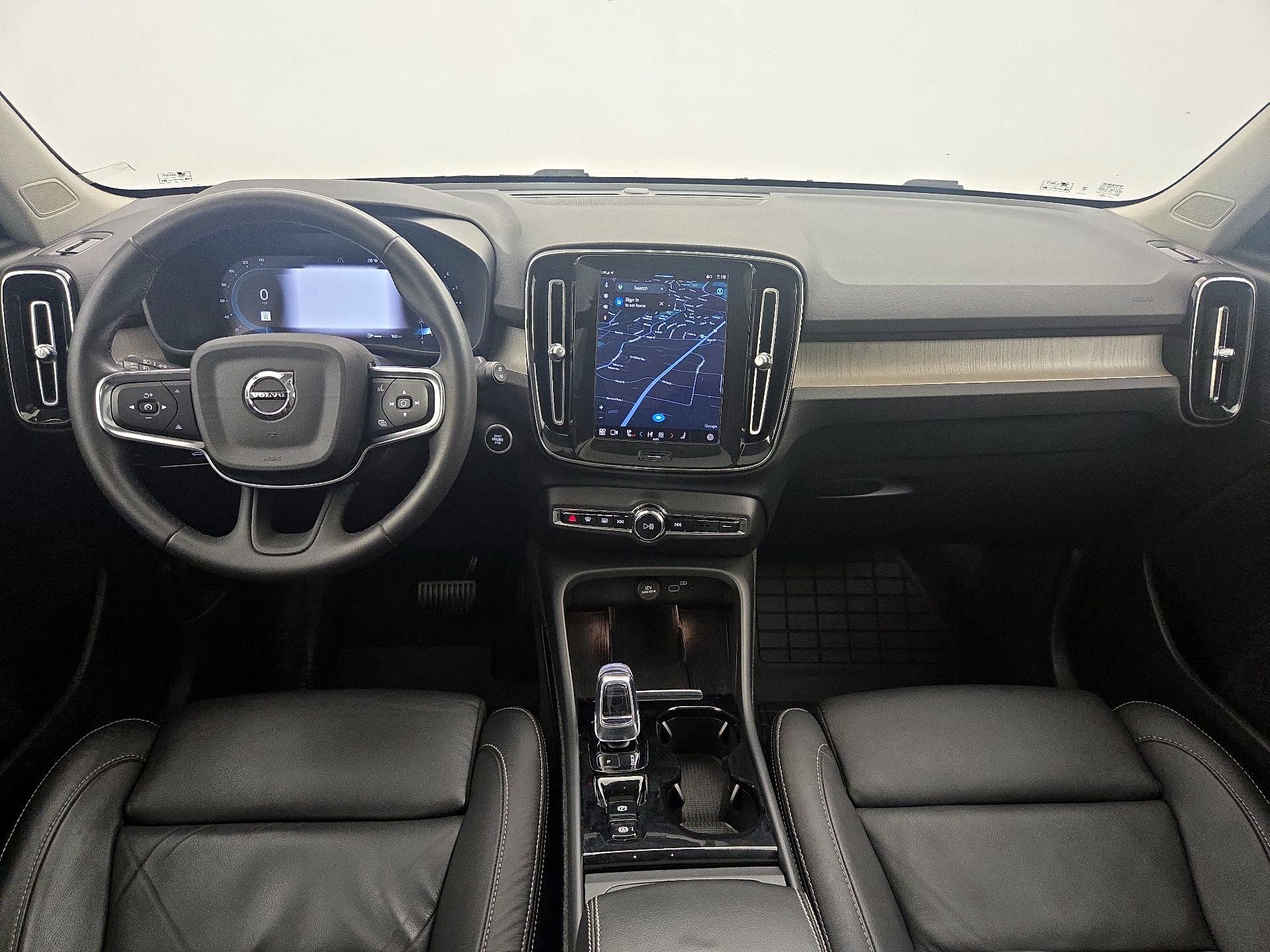 Thumbnail: 2023 Volvo XC40 - 9