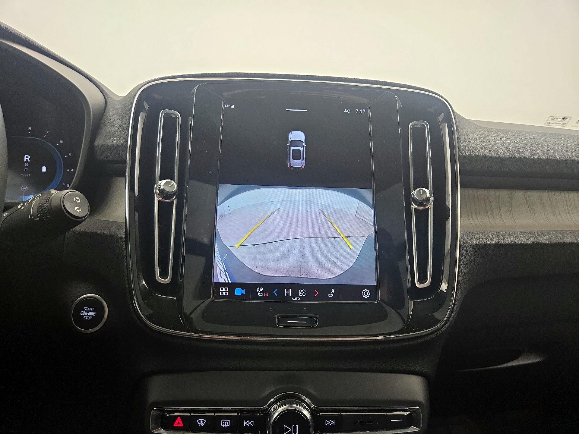 Thumbnail: 2023 Volvo XC40 - 15