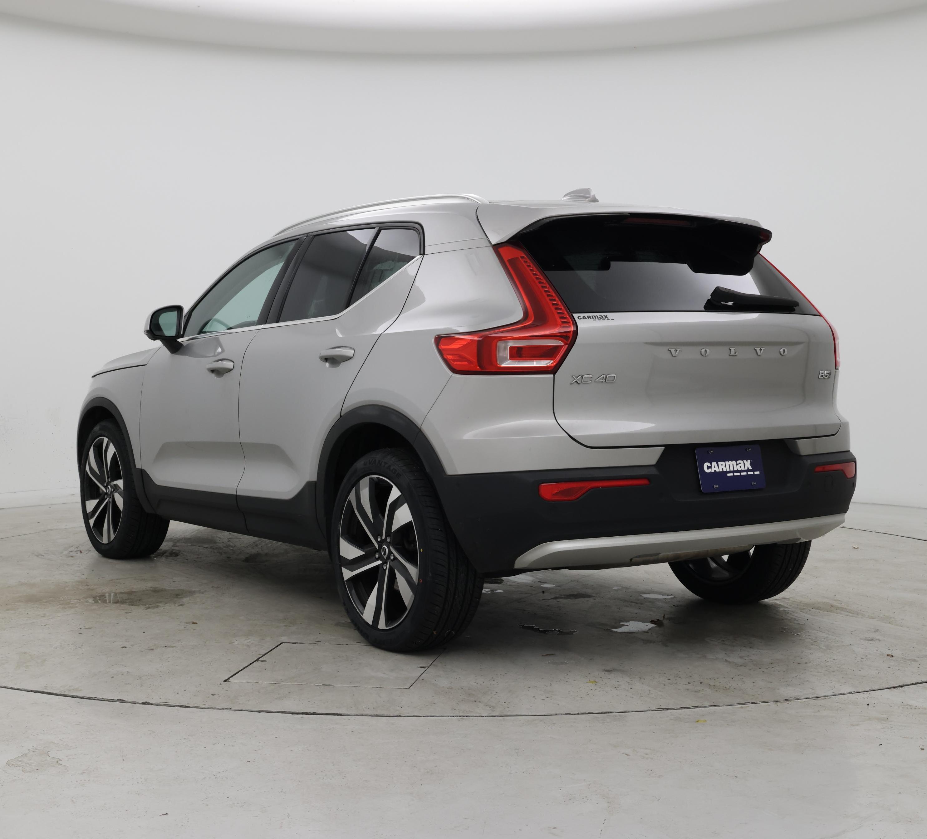 Thumbnail: 2023 Volvo XC40 - 2