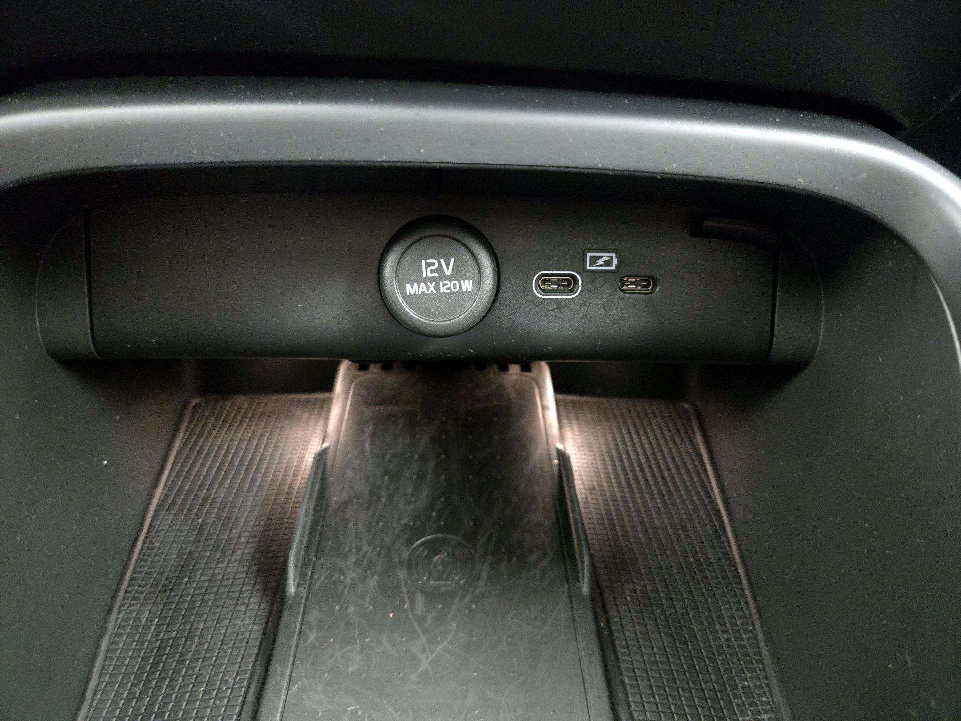 Thumbnail: 2023 Volvo XC40 - 19