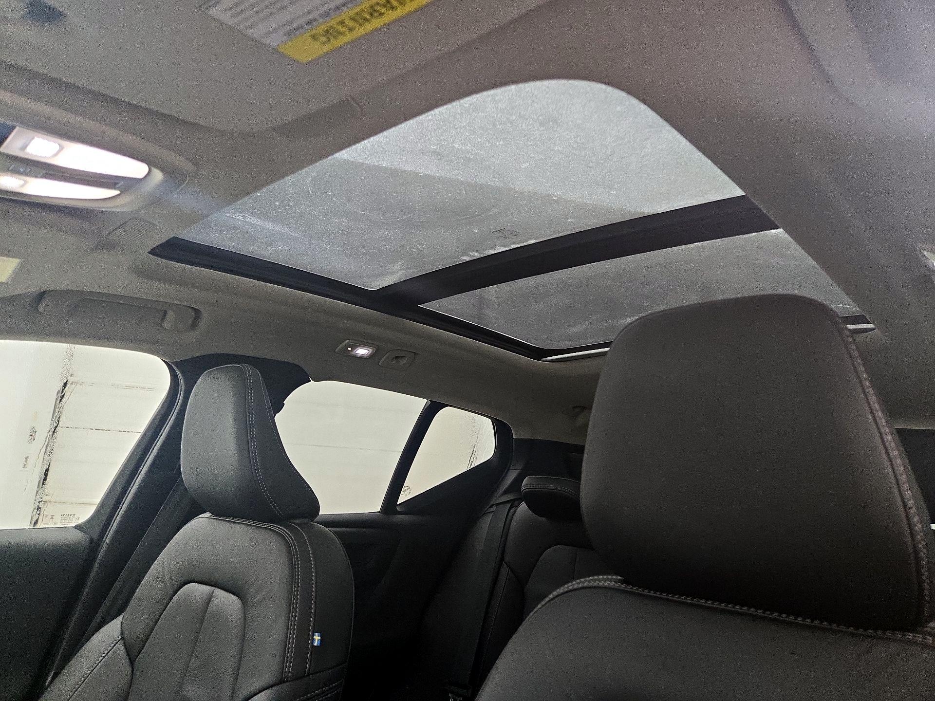 Thumbnail: 2023 Volvo XC40 - 20