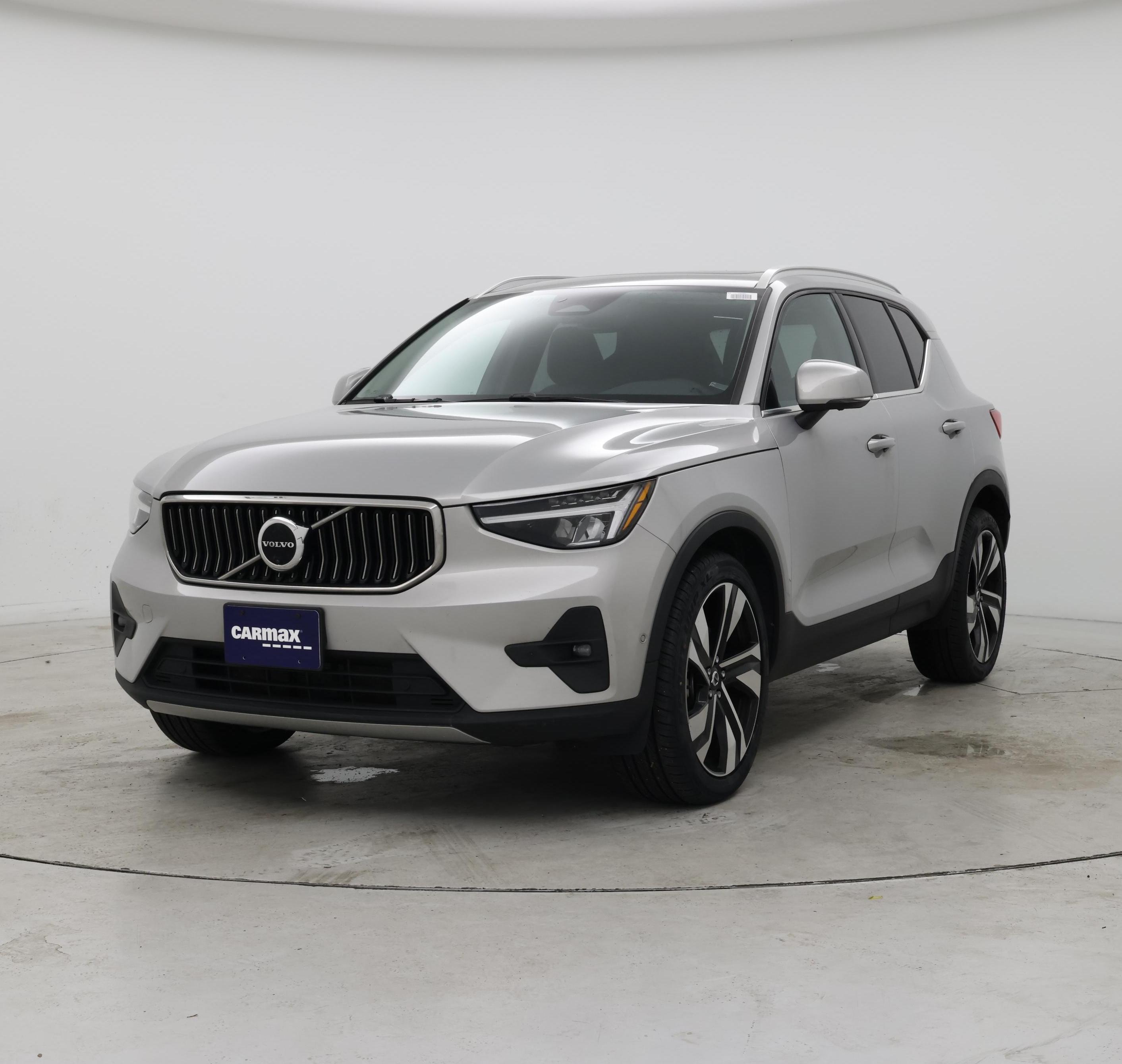Thumbnail: 2023 Volvo XC40 - 4