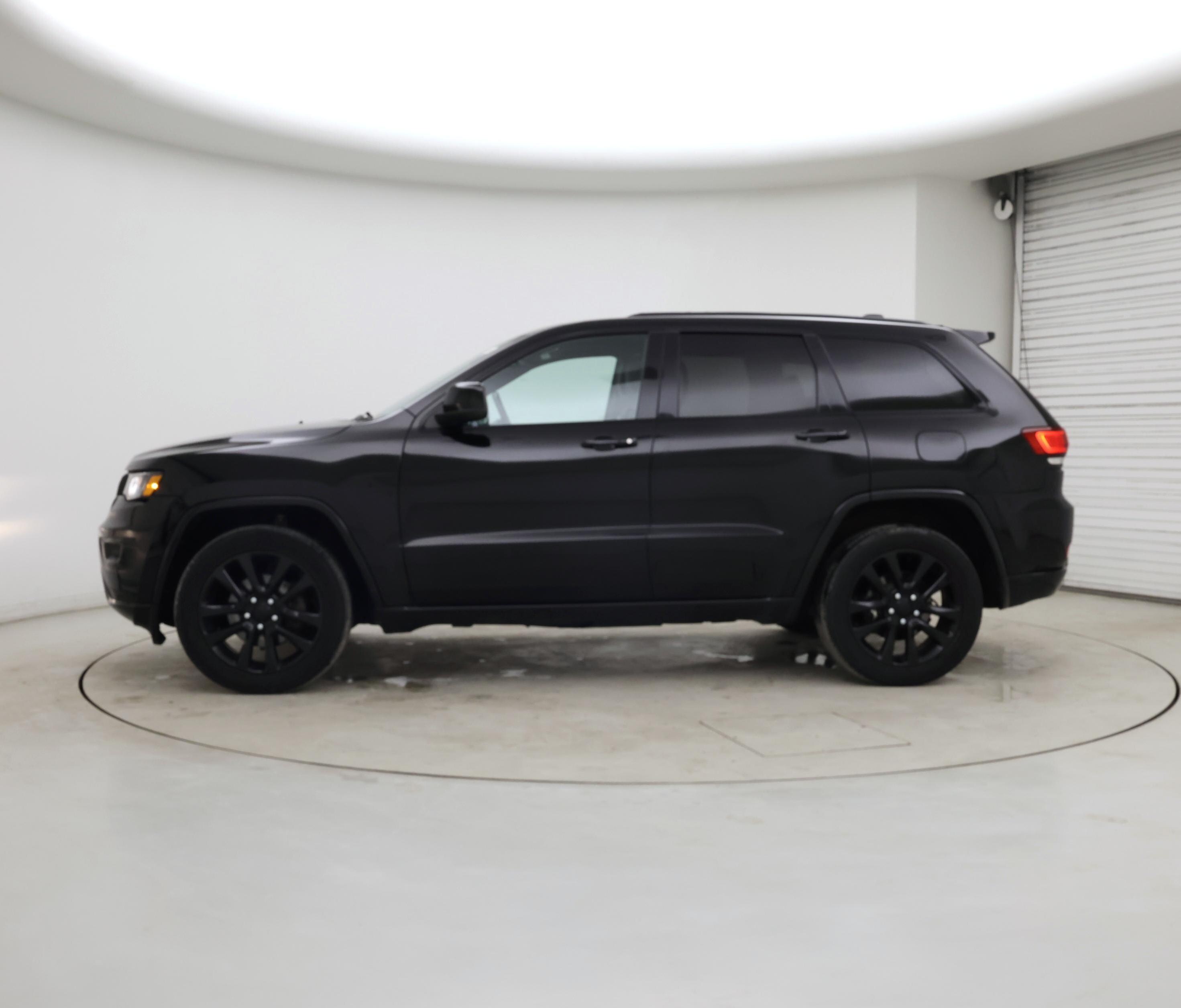 Thumbnail: 2019 Jeep Grand Cherokee - 3