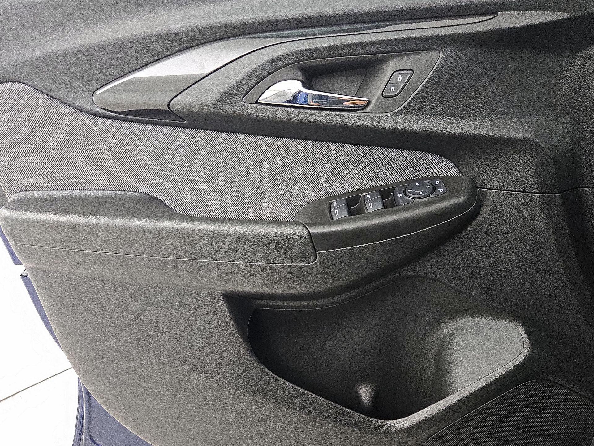 Thumbnail: 2023 Chevrolet TrailBlazer - 12