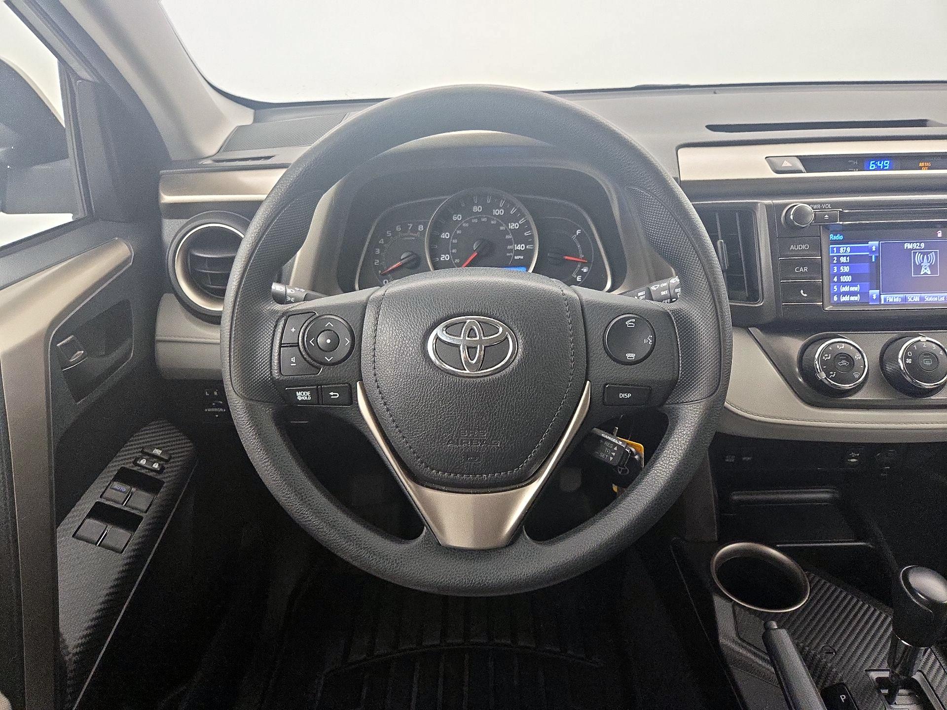 Thumbnail: 2015 Toyota RAV4 - 10