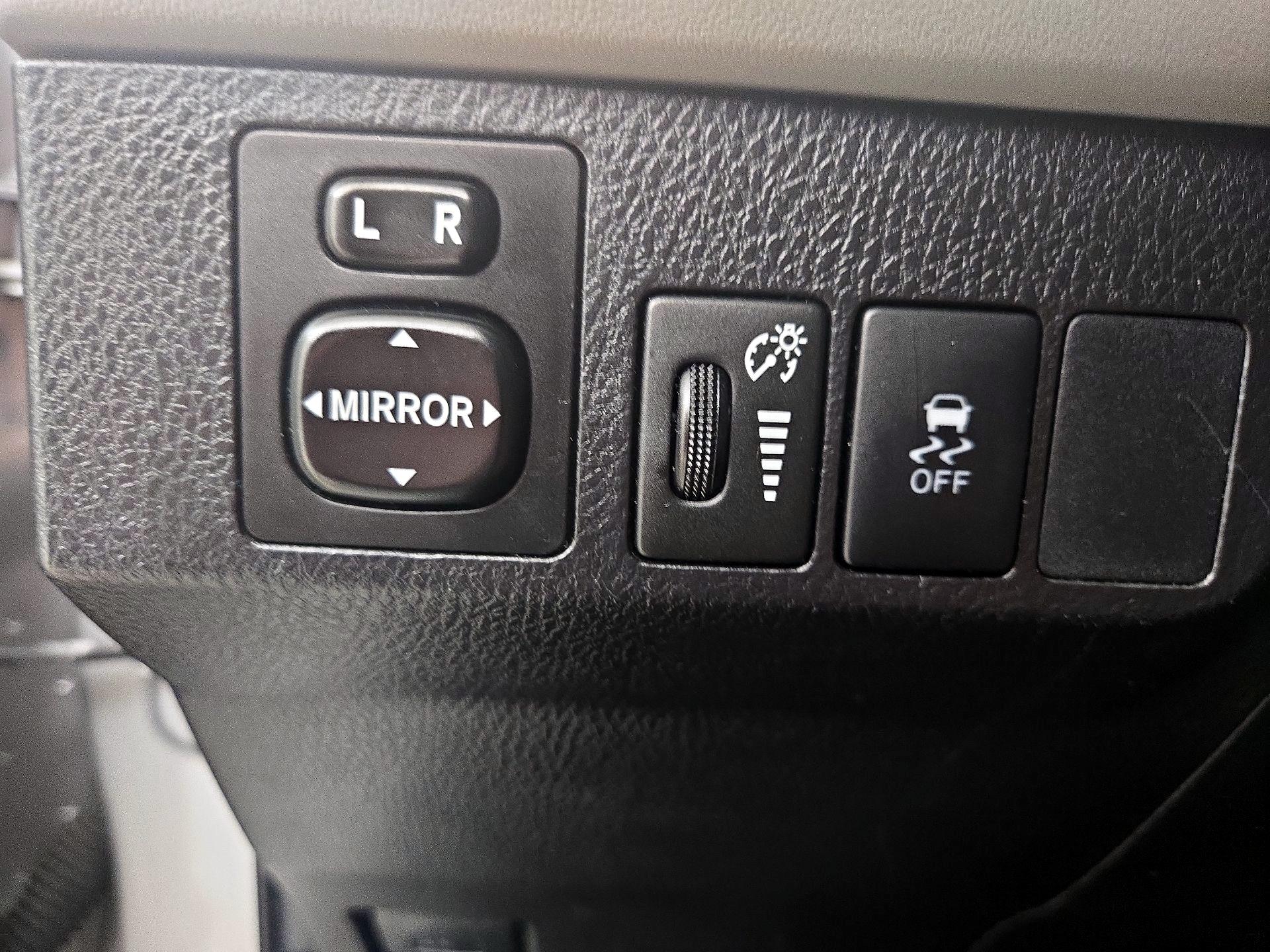 Thumbnail: 2015 Toyota RAV4 - 13