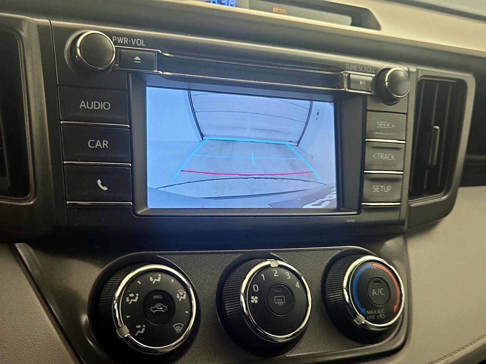 Thumbnail: 2015 Toyota RAV4 - 14