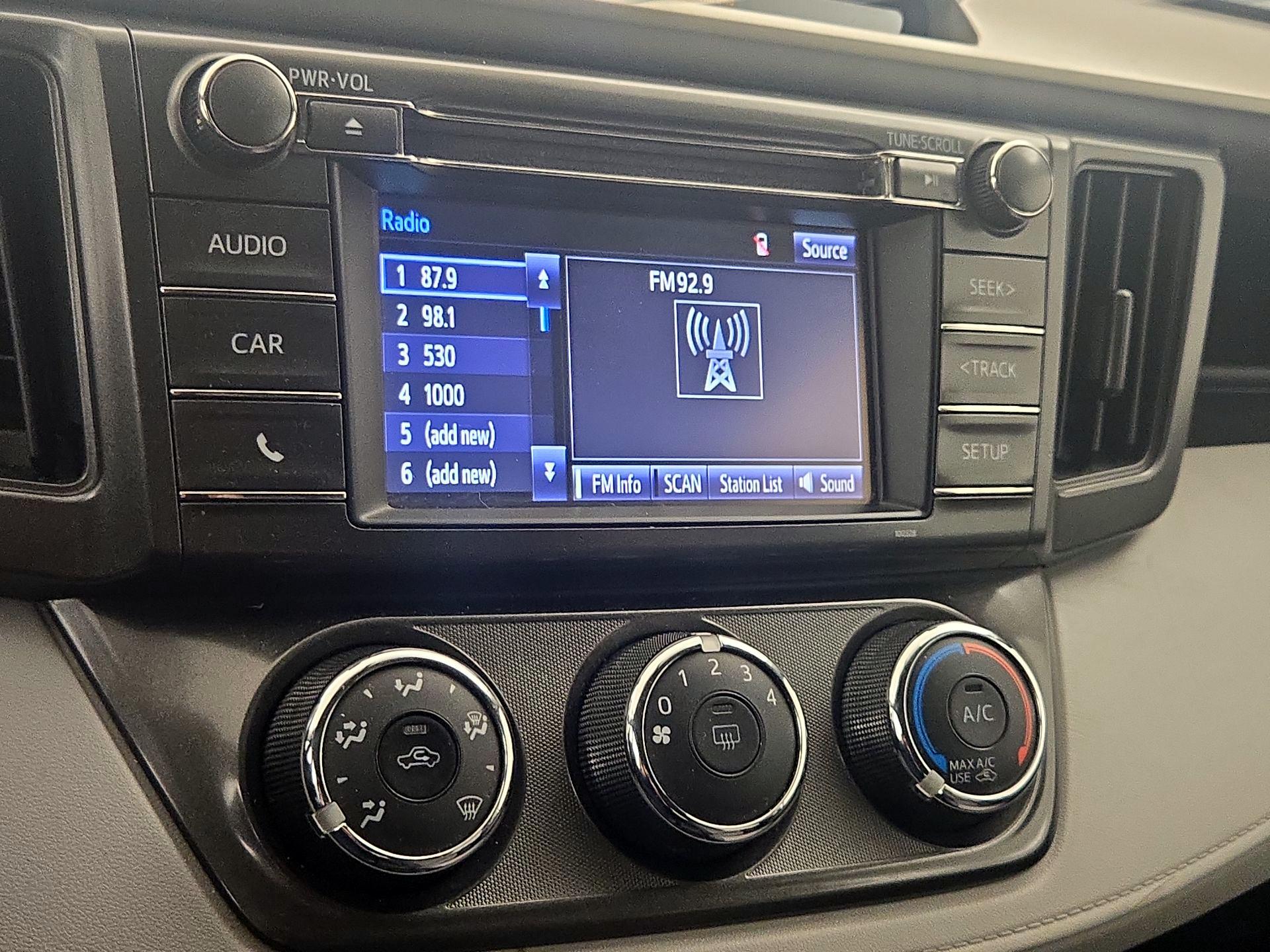 Thumbnail: 2015 Toyota RAV4 - 15