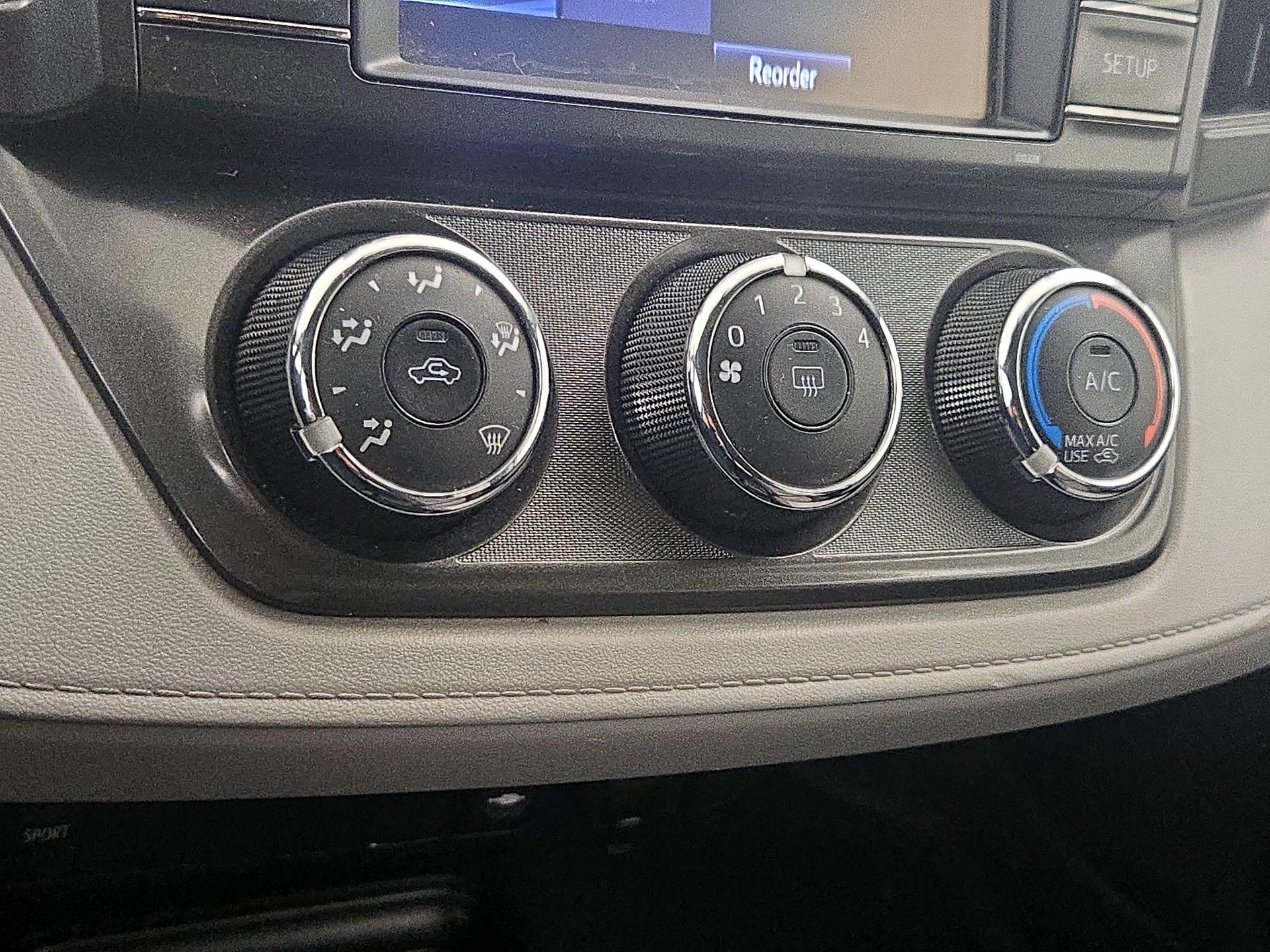 Thumbnail: 2015 Toyota RAV4 - 16