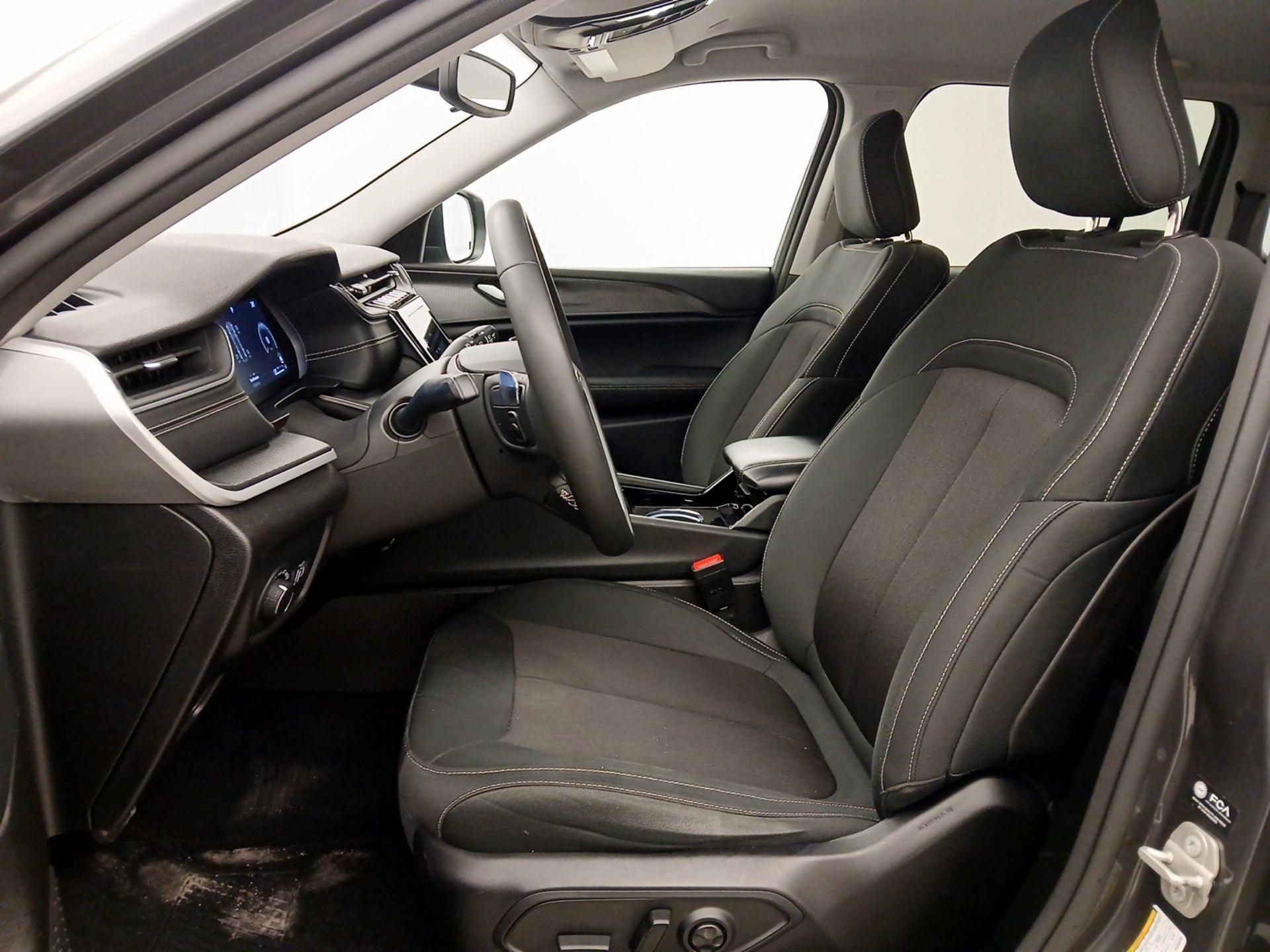 Thumbnail: 2023 Jeep Grand Cherokee - 11