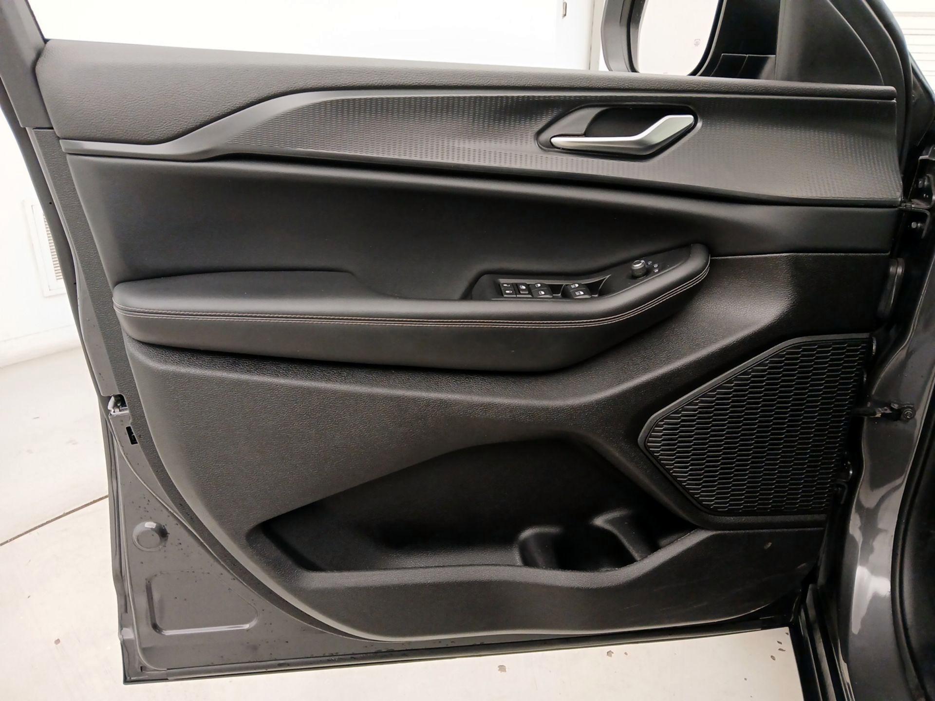 Thumbnail: 2023 Jeep Grand Cherokee - 12