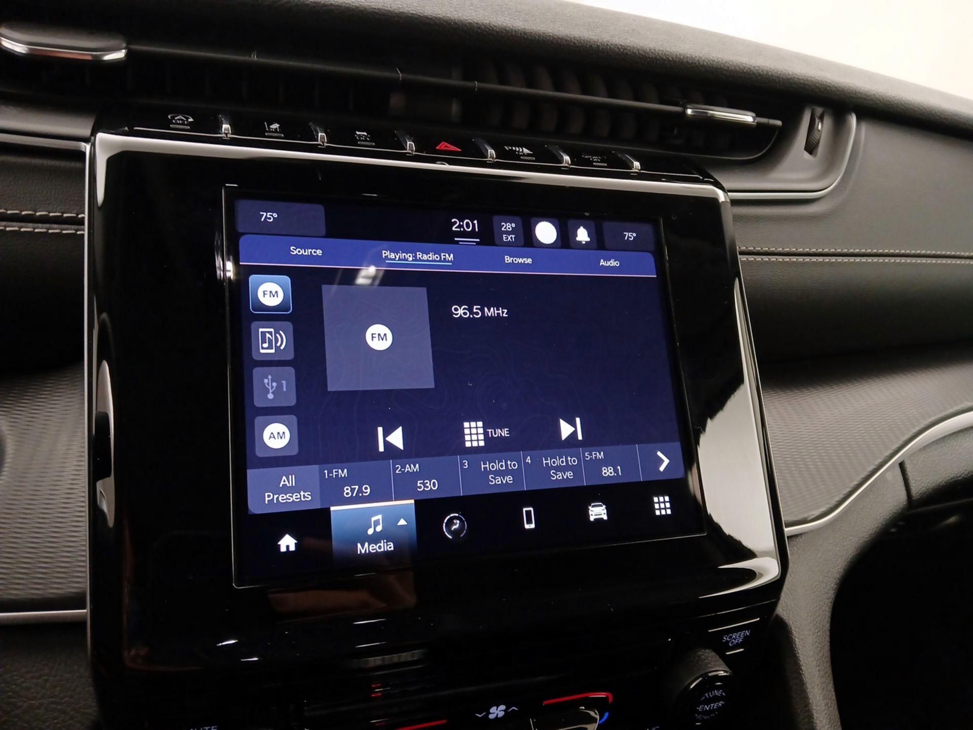 Thumbnail: 2023 Jeep Grand Cherokee - 15