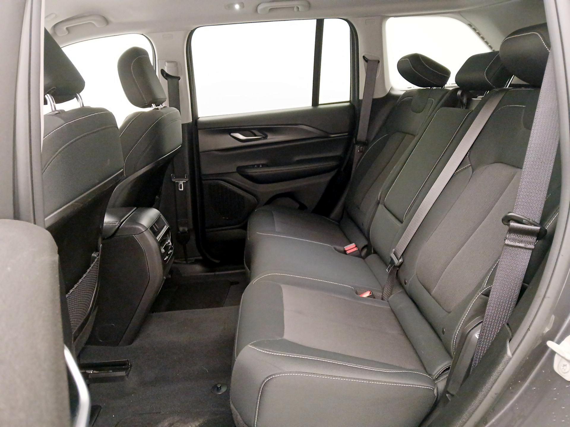 Thumbnail: 2023 Jeep Grand Cherokee - 19