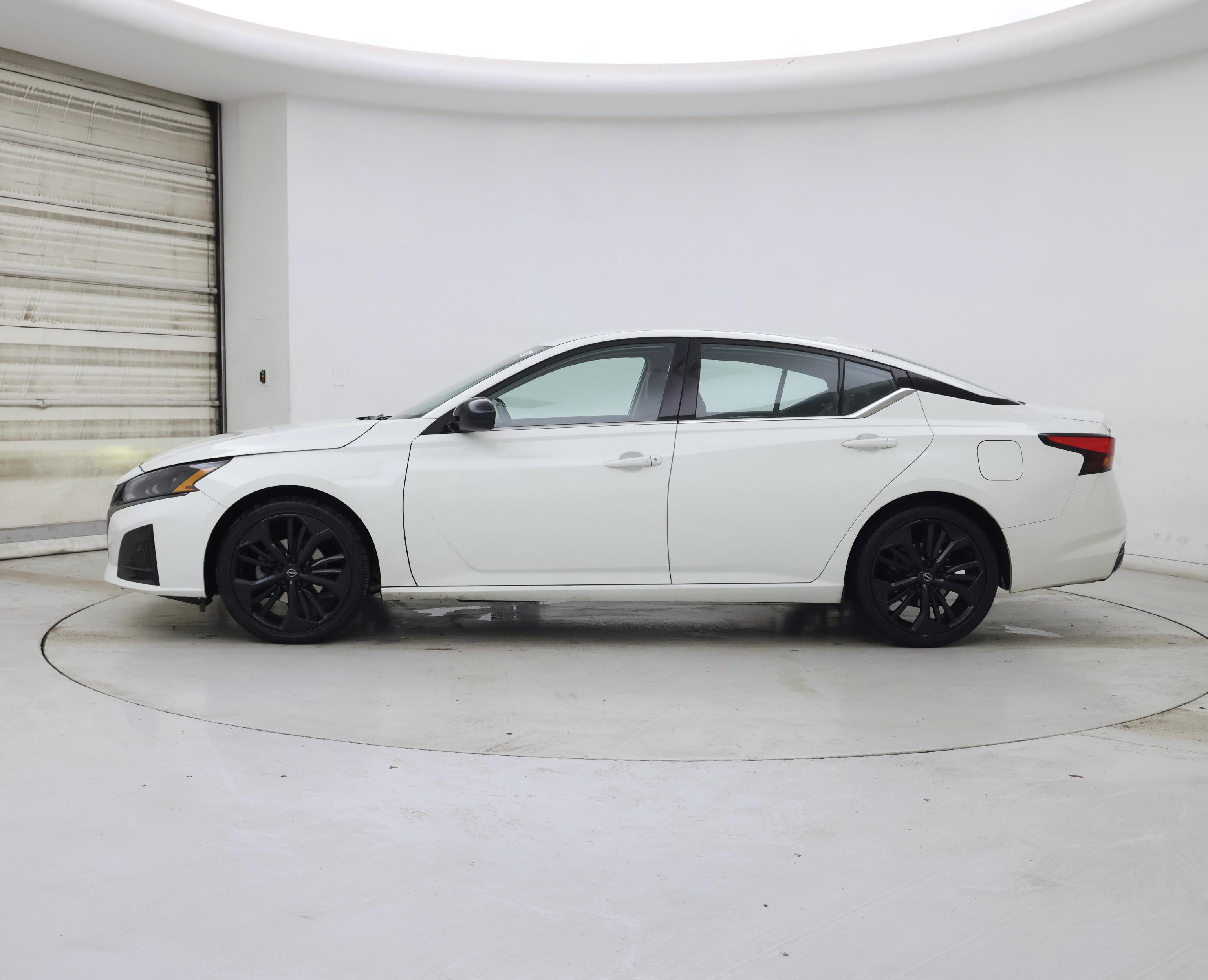 Thumbnail: 2023 Nissan Altima - 3