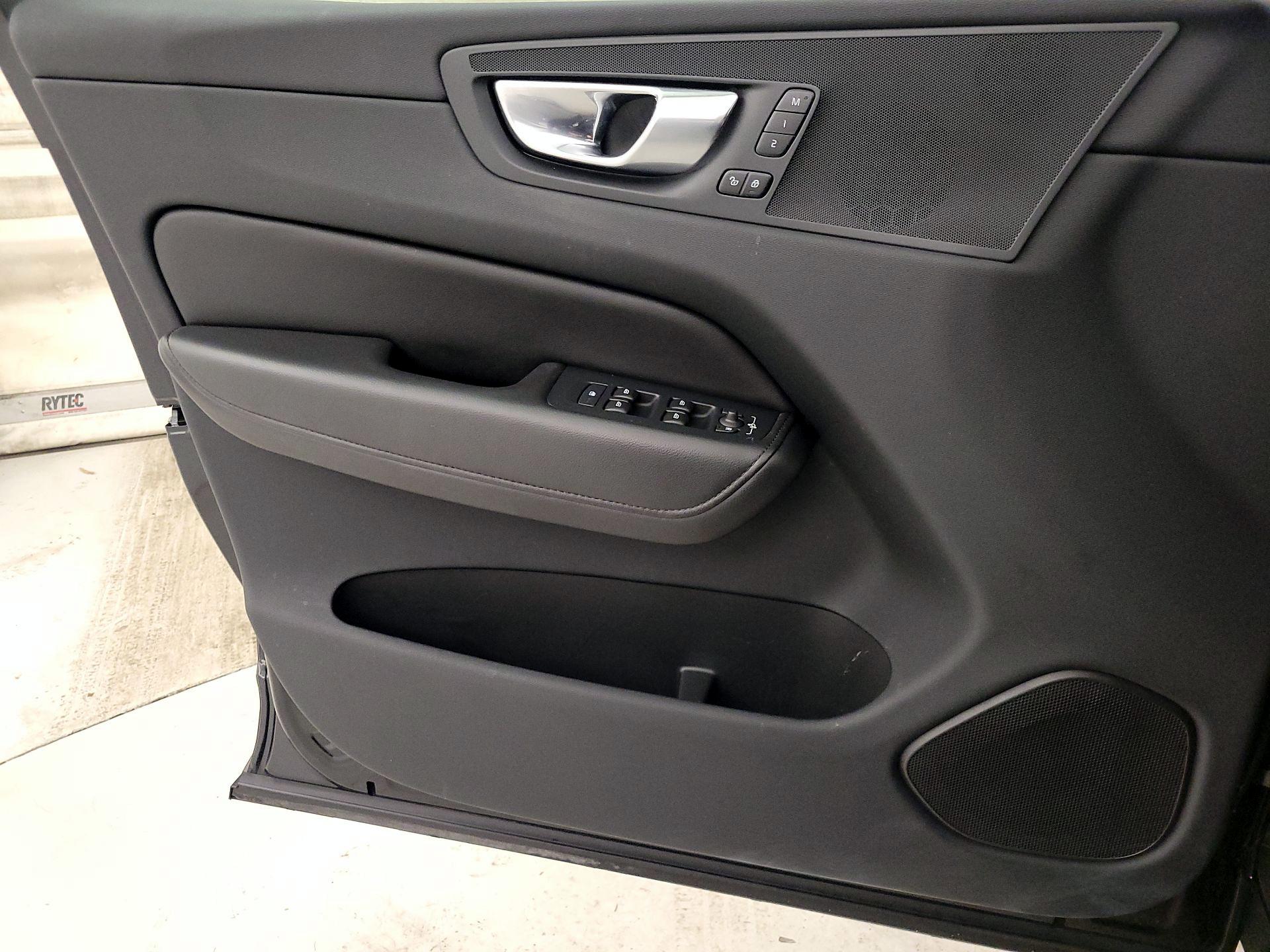 Thumbnail: 2023 Volvo XC60 - 12