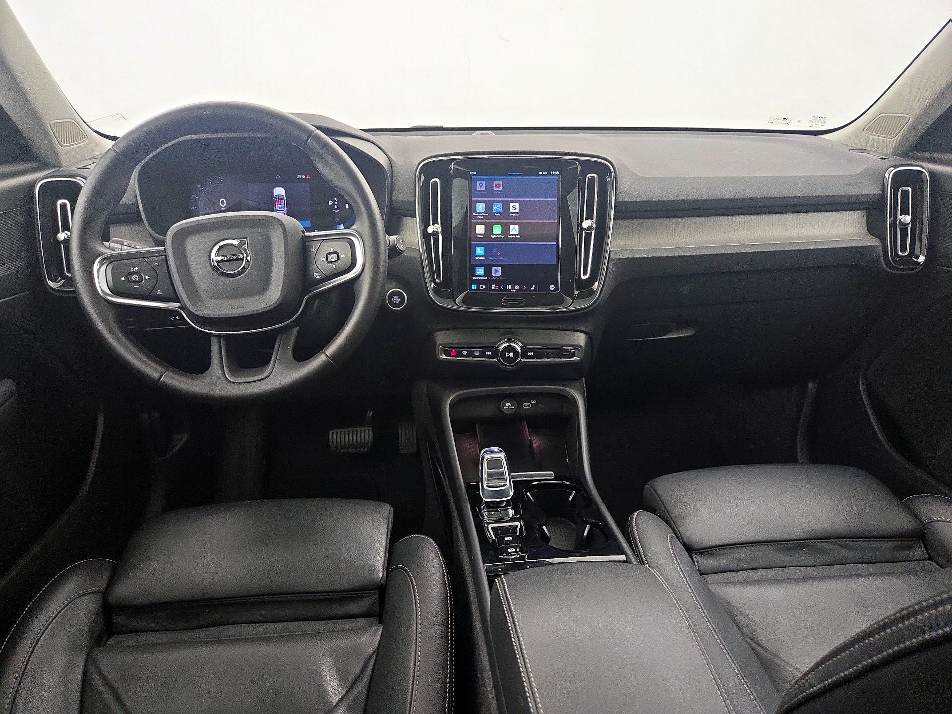 Thumbnail: 2023 Volvo XC40 - 9