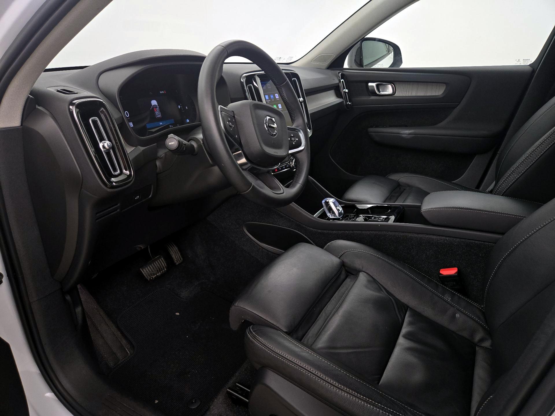 Thumbnail: 2023 Volvo XC40 - 11