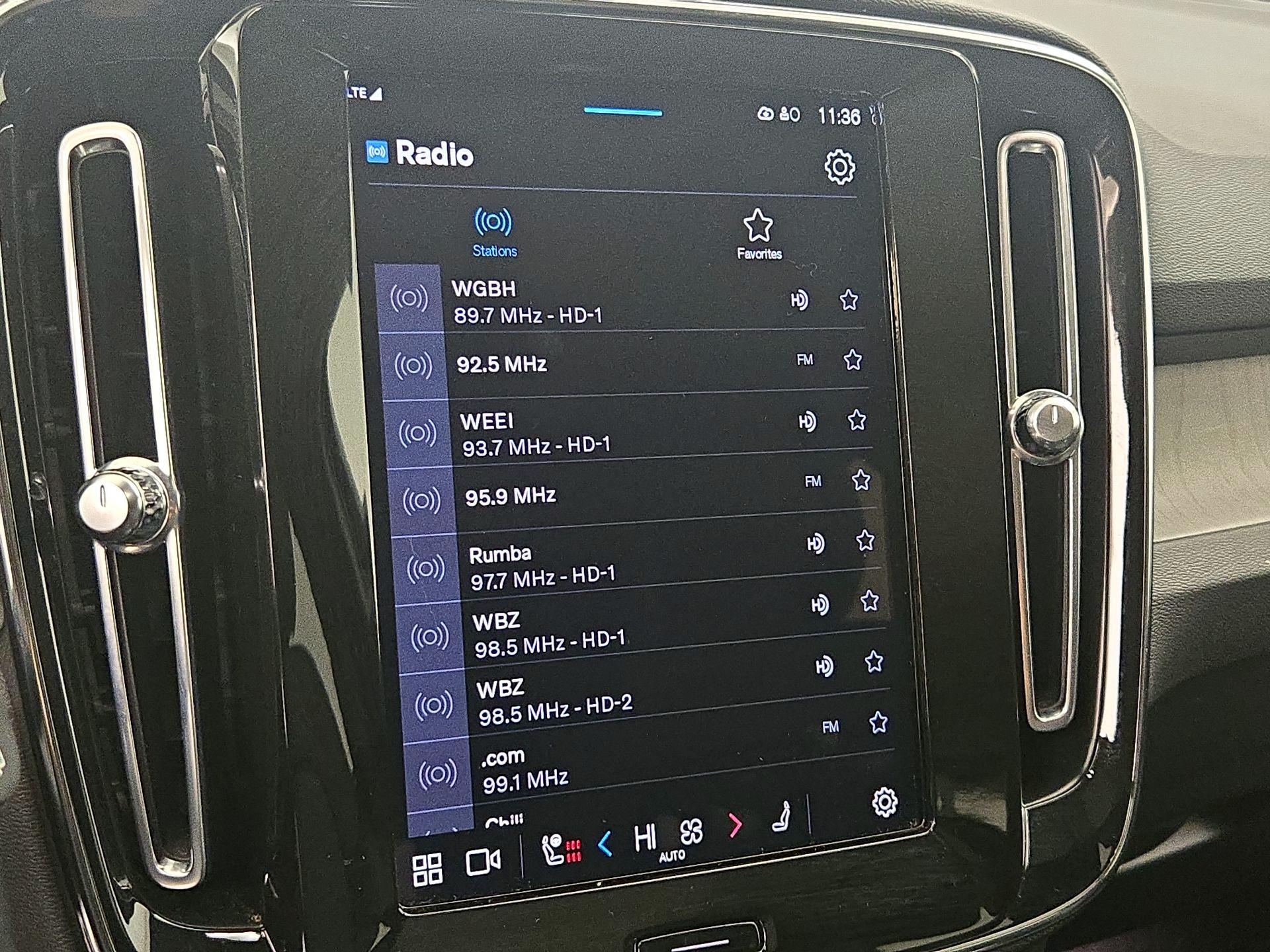 Thumbnail: 2023 Volvo XC40 - 15