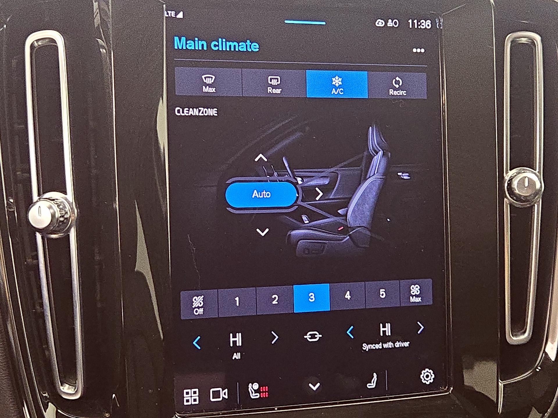 Thumbnail: 2023 Volvo XC40 - 16