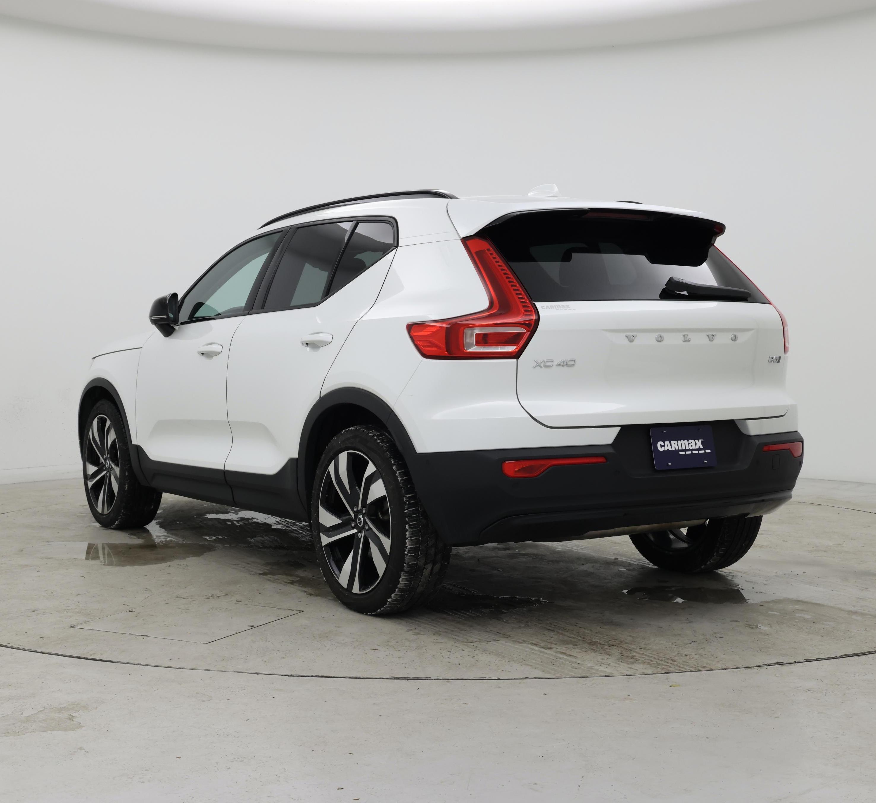 Thumbnail: 2023 Volvo XC40 - 2