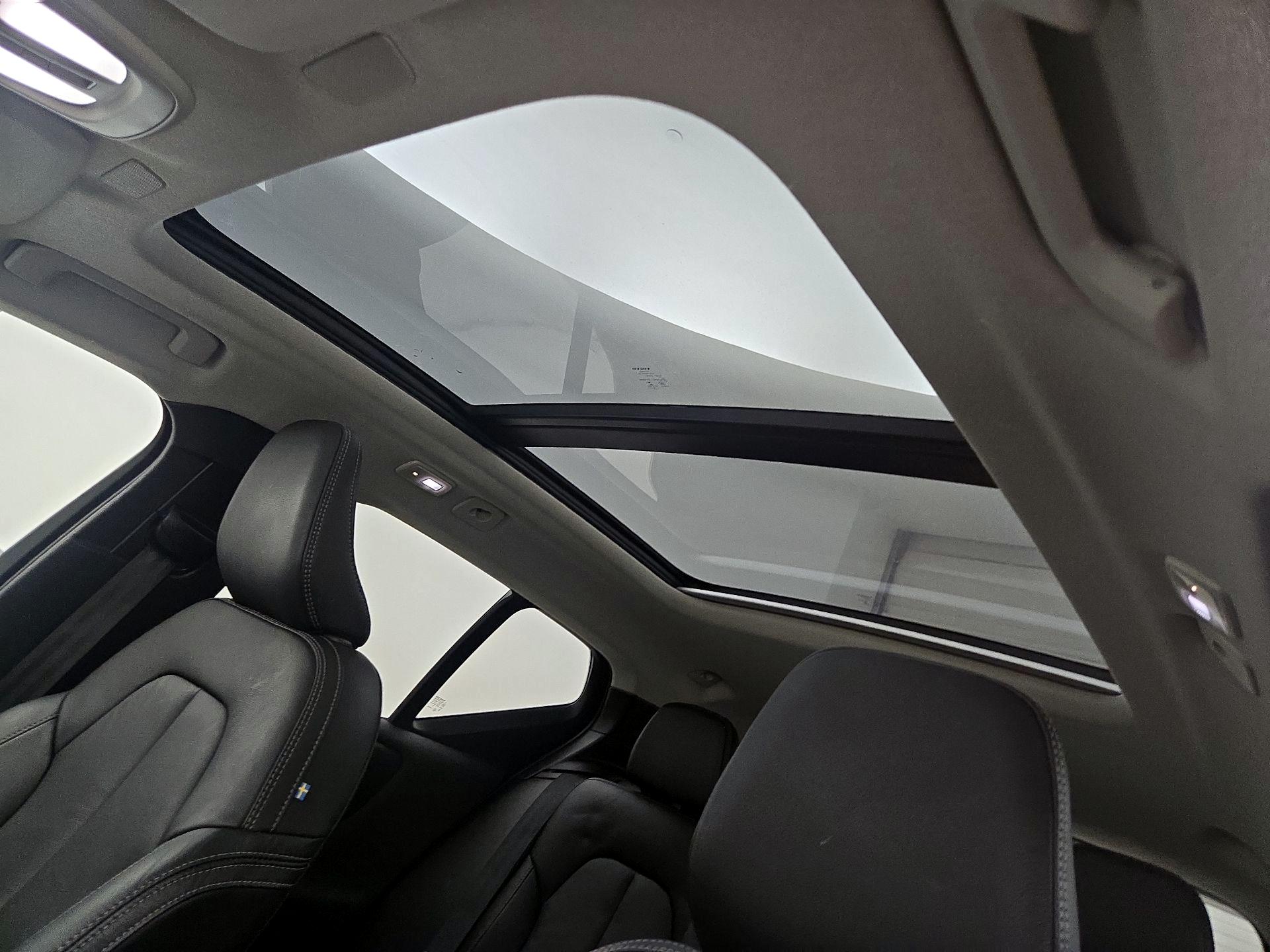 Thumbnail: 2023 Volvo XC40 - 19