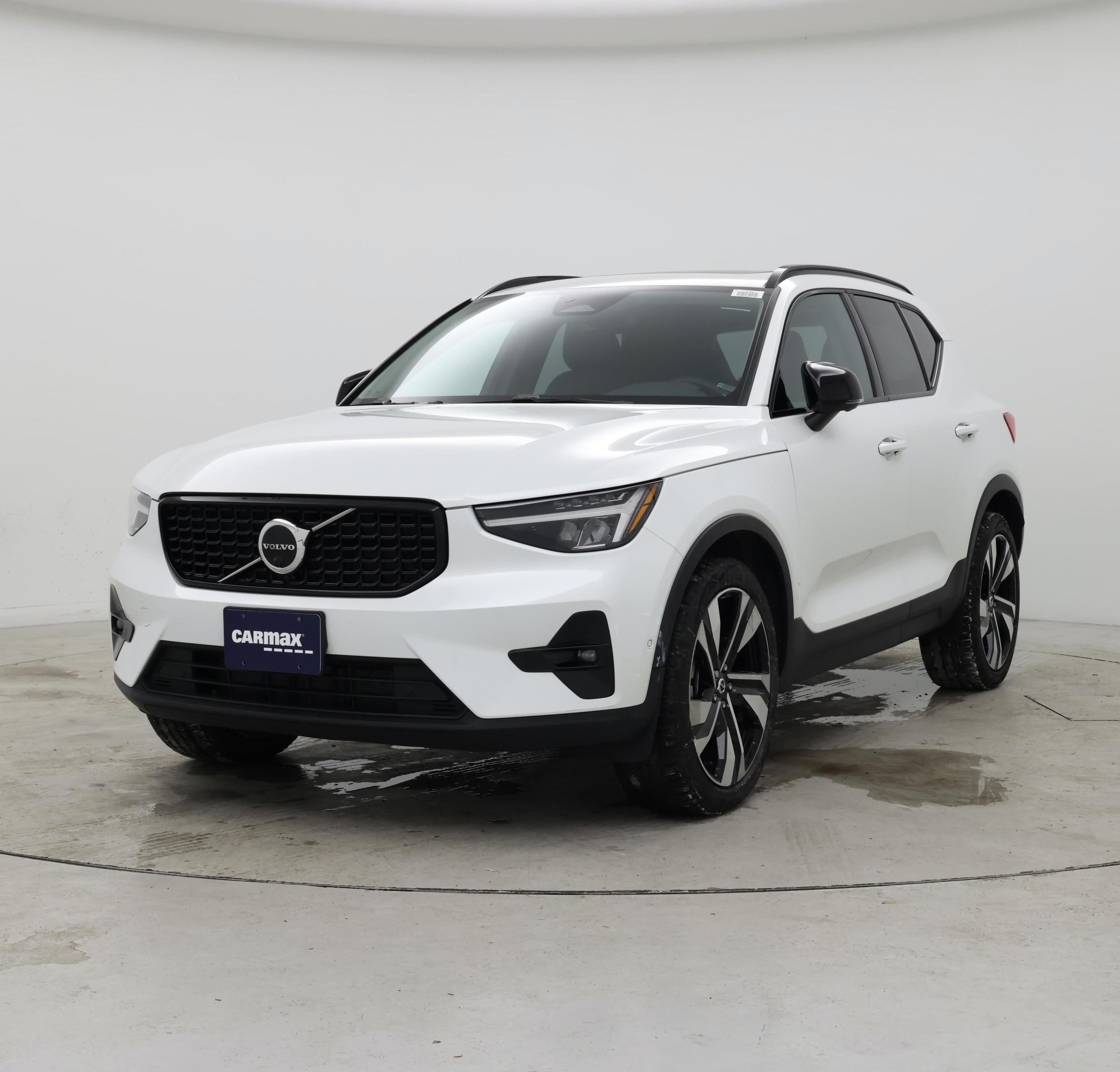 Thumbnail: 2023 Volvo XC40 - 4