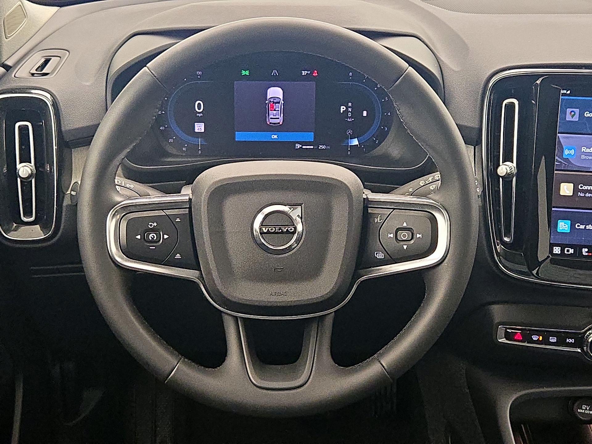 Thumbnail: 2023 Volvo XC40 - 10