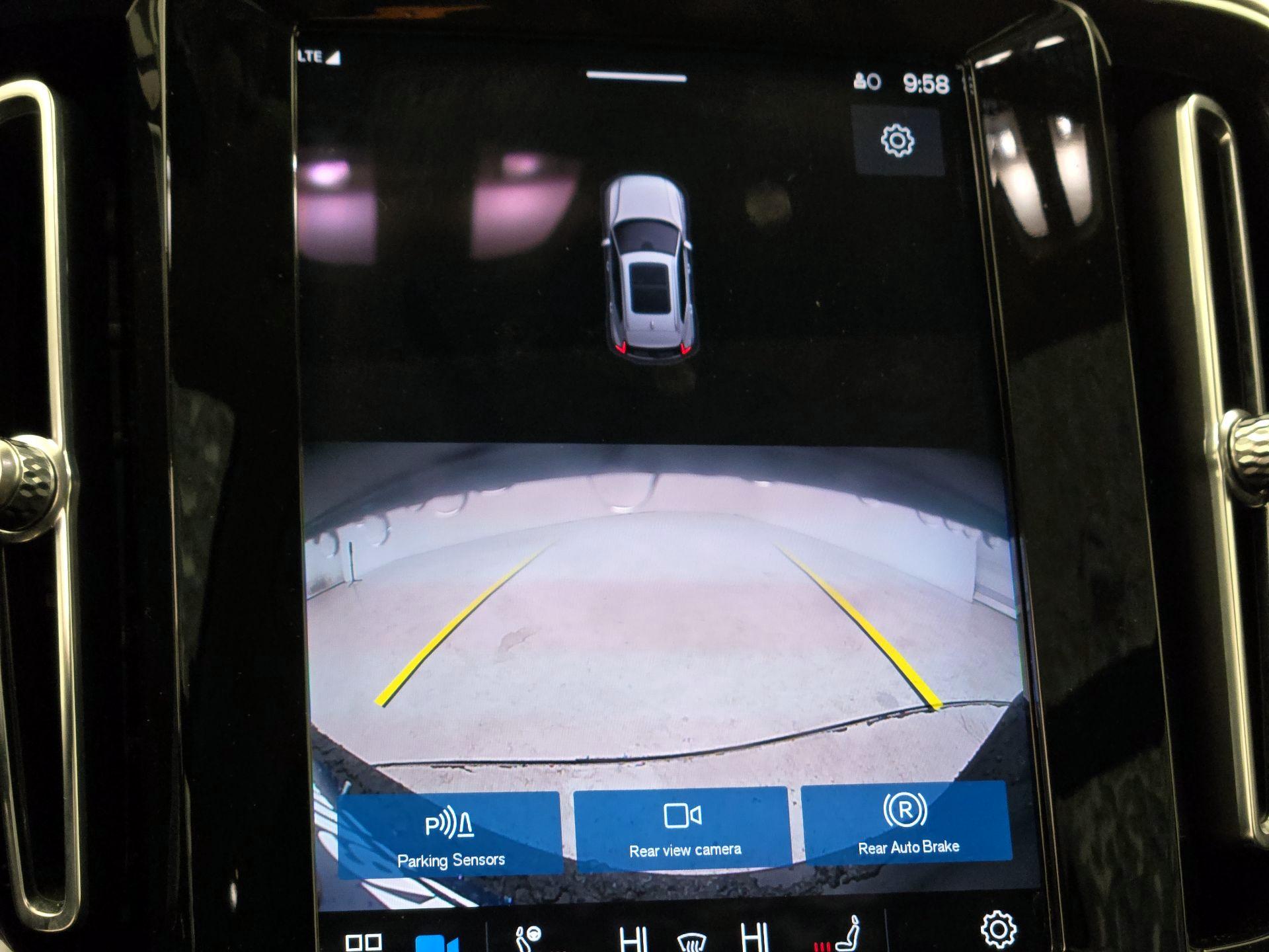 Thumbnail: 2023 Volvo XC40 - 14