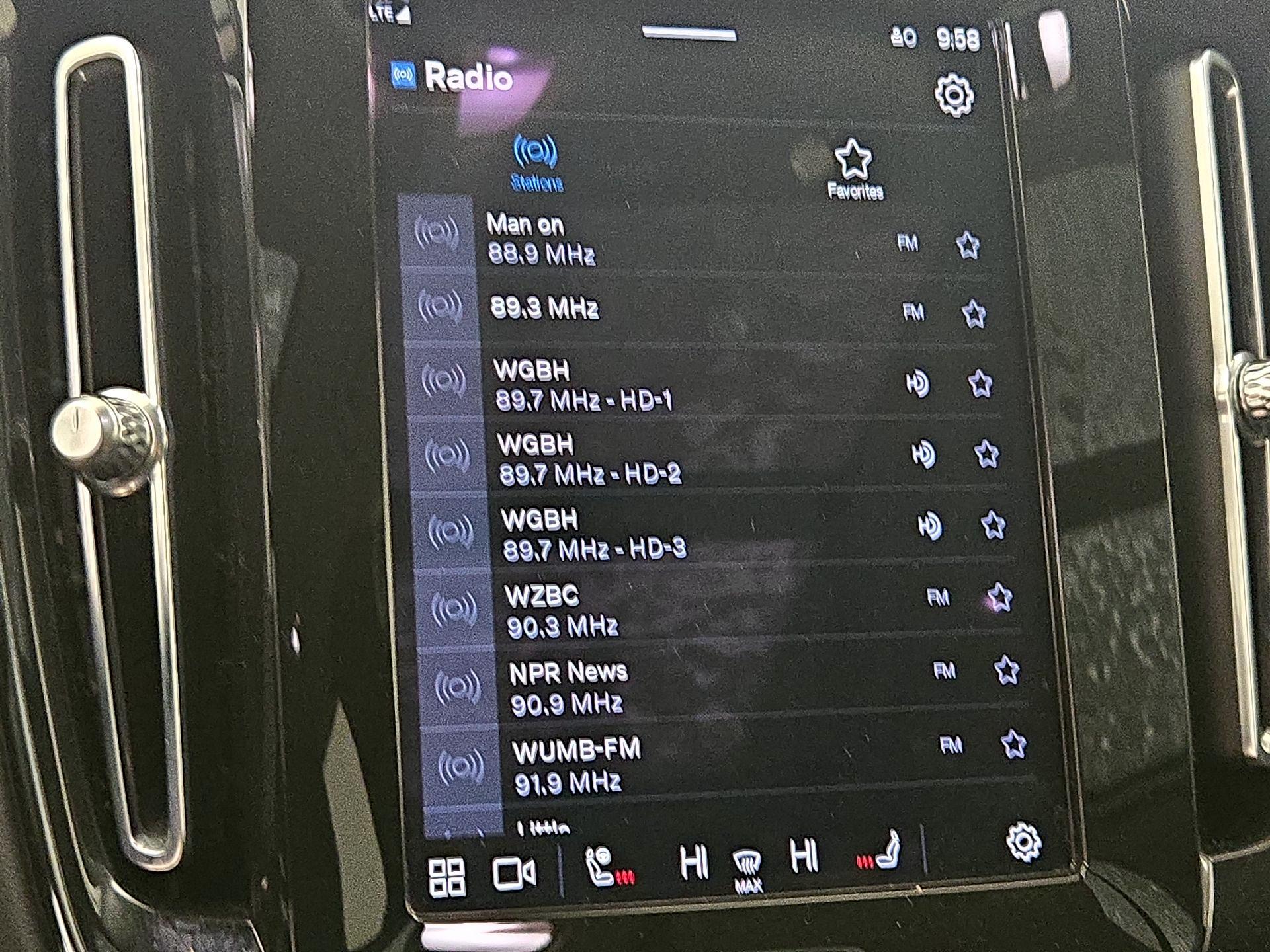 Thumbnail: 2023 Volvo XC40 - 15