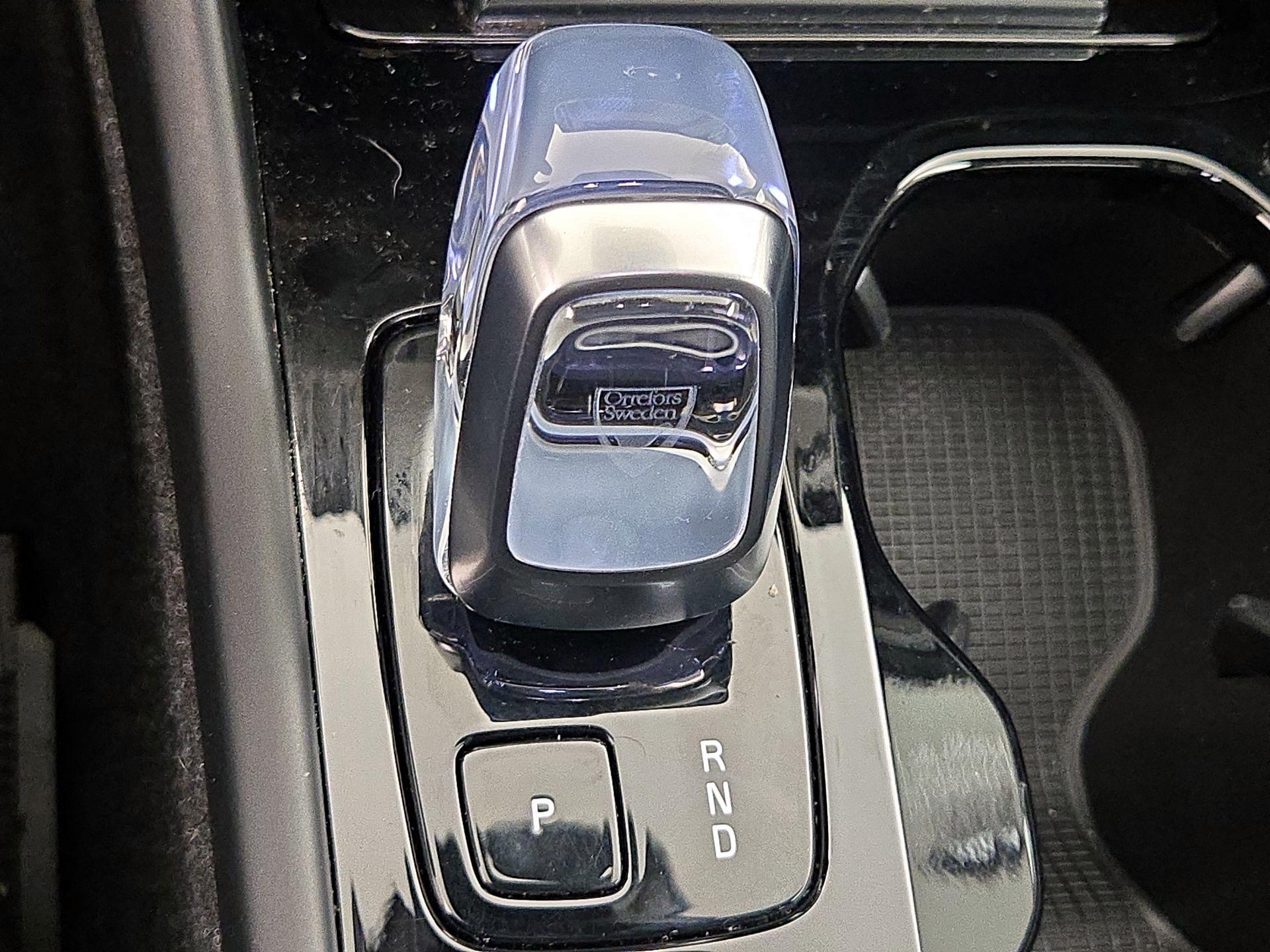 Thumbnail: 2023 Volvo XC40 - 17