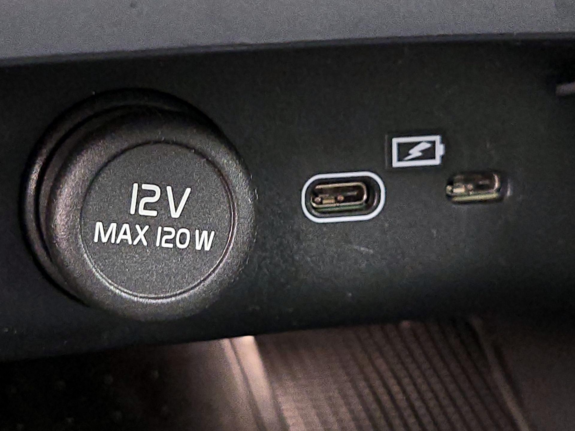 Thumbnail: 2023 Volvo XC40 - 18