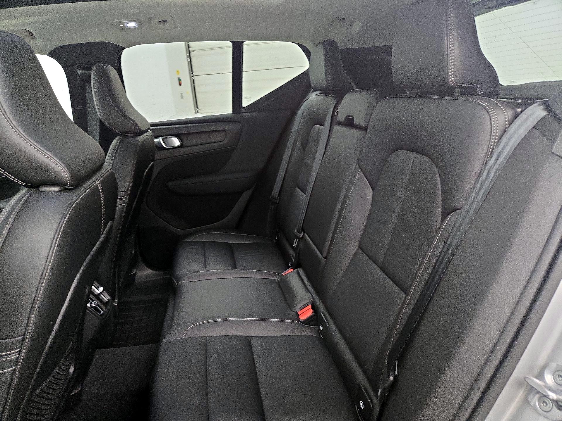 Thumbnail: 2023 Volvo XC40 - 20