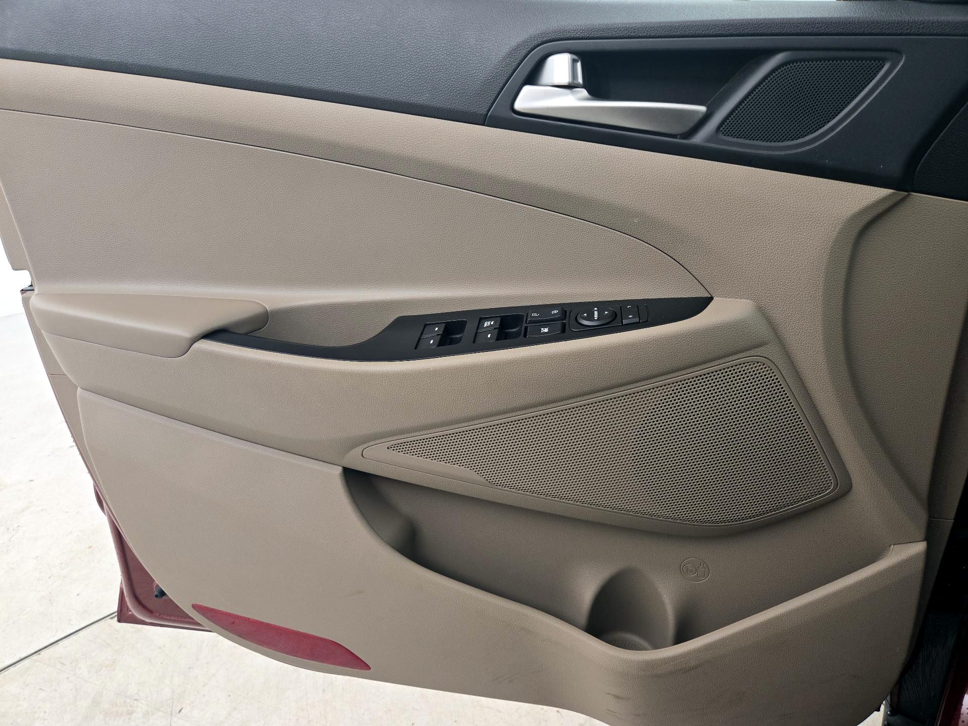 Thumbnail: 2019 Hyundai Tucson - 12