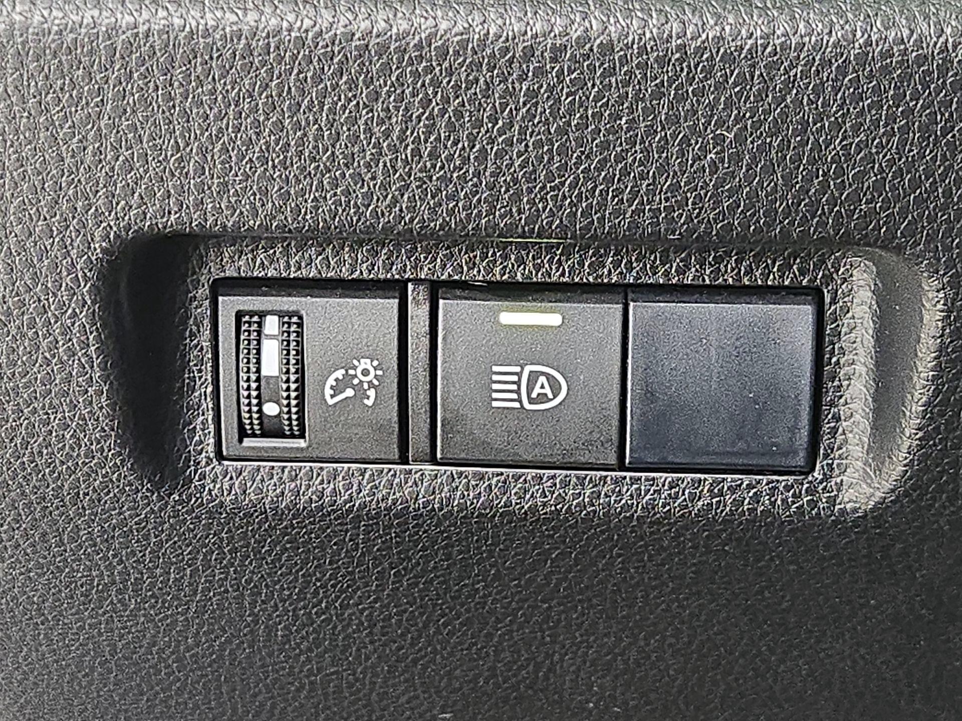 Thumbnail: 2019 Toyota RAV4 - 13