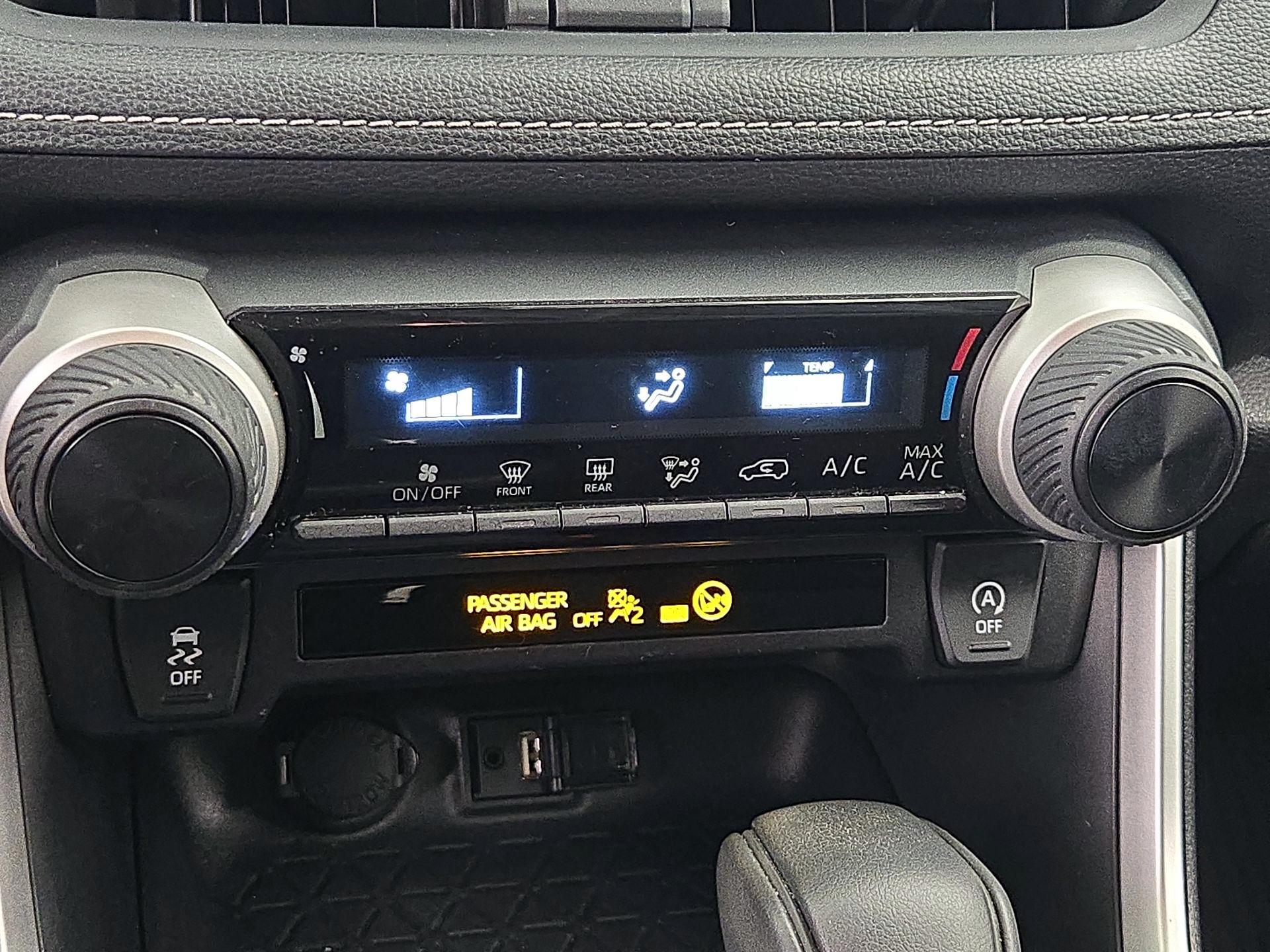 Thumbnail: 2019 Toyota RAV4 - 16