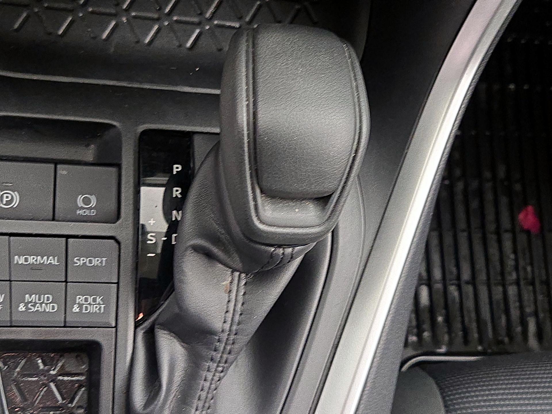 Thumbnail: 2019 Toyota RAV4 - 17