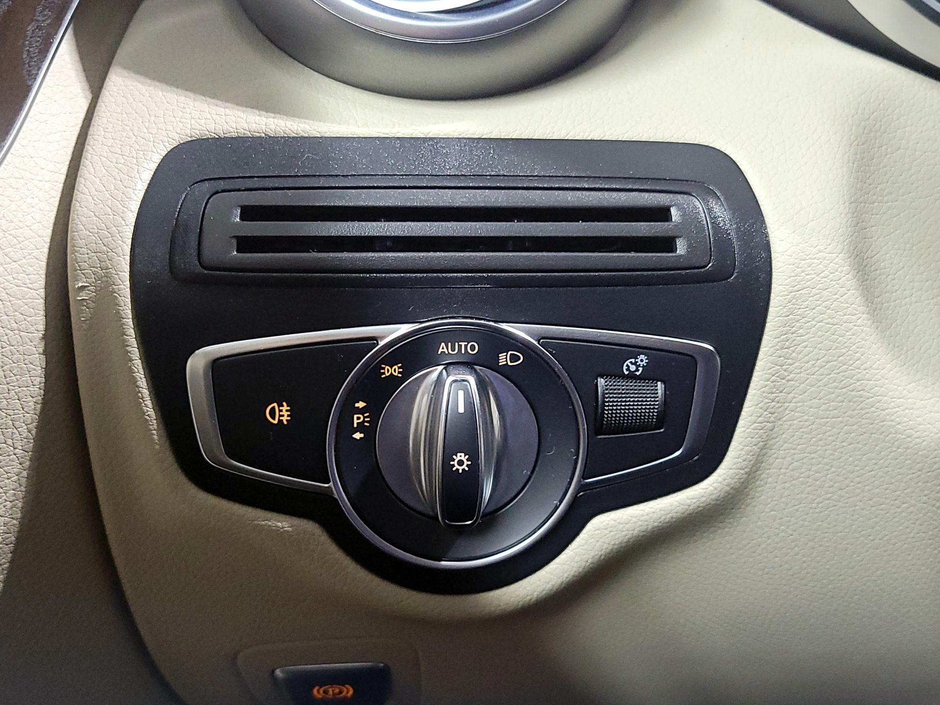 Thumbnail: 2018 Mercedes-Benz C-Class - 13