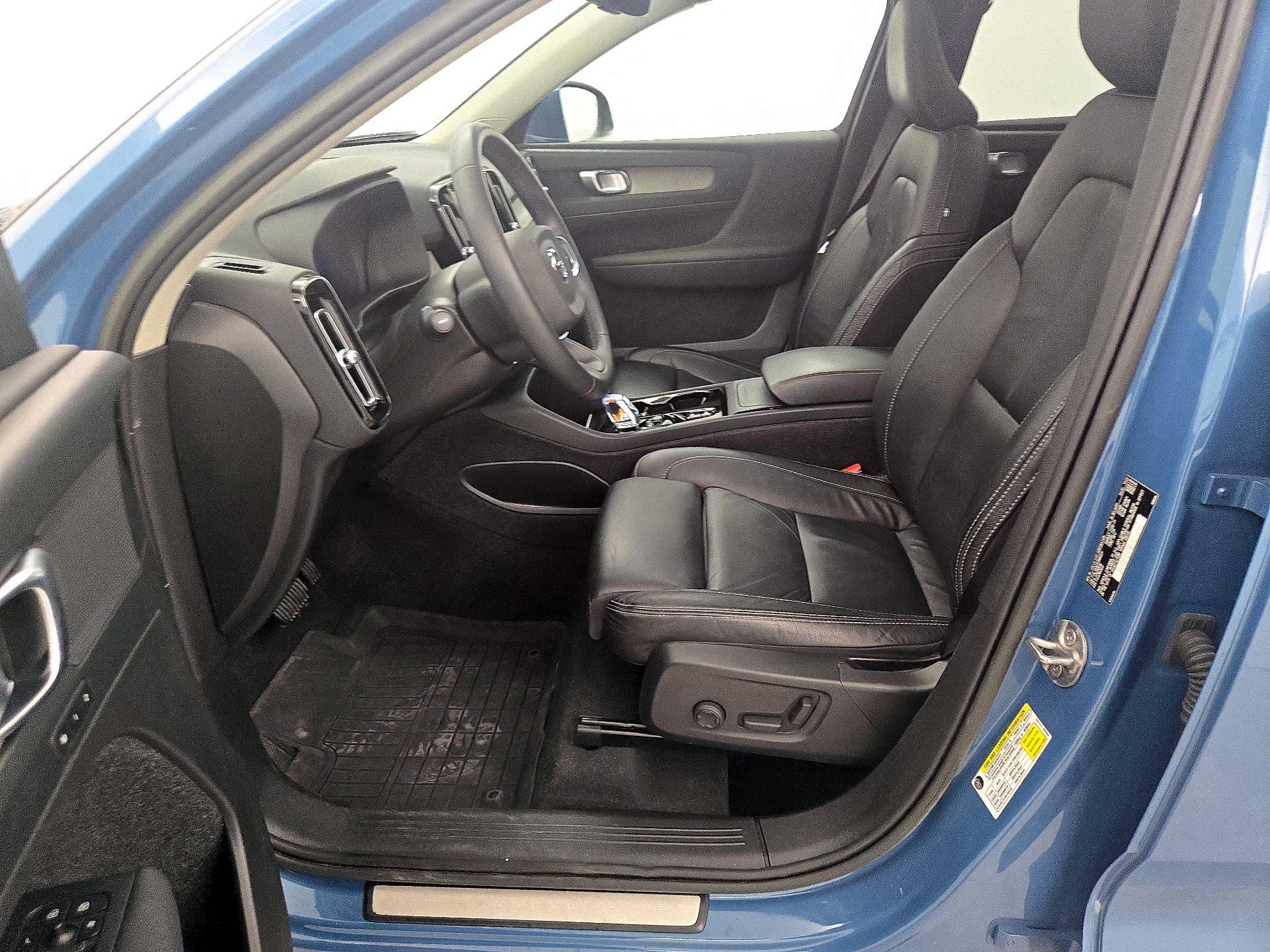 Thumbnail: 2023 Volvo XC40 - 11