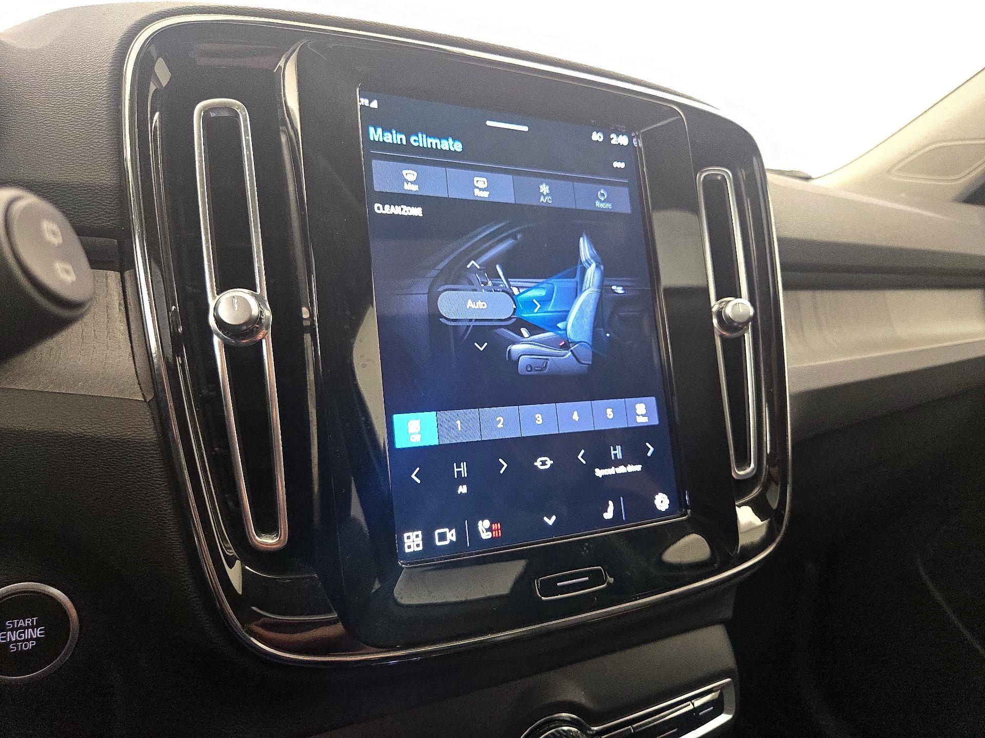 Thumbnail: 2023 Volvo XC40 - 16