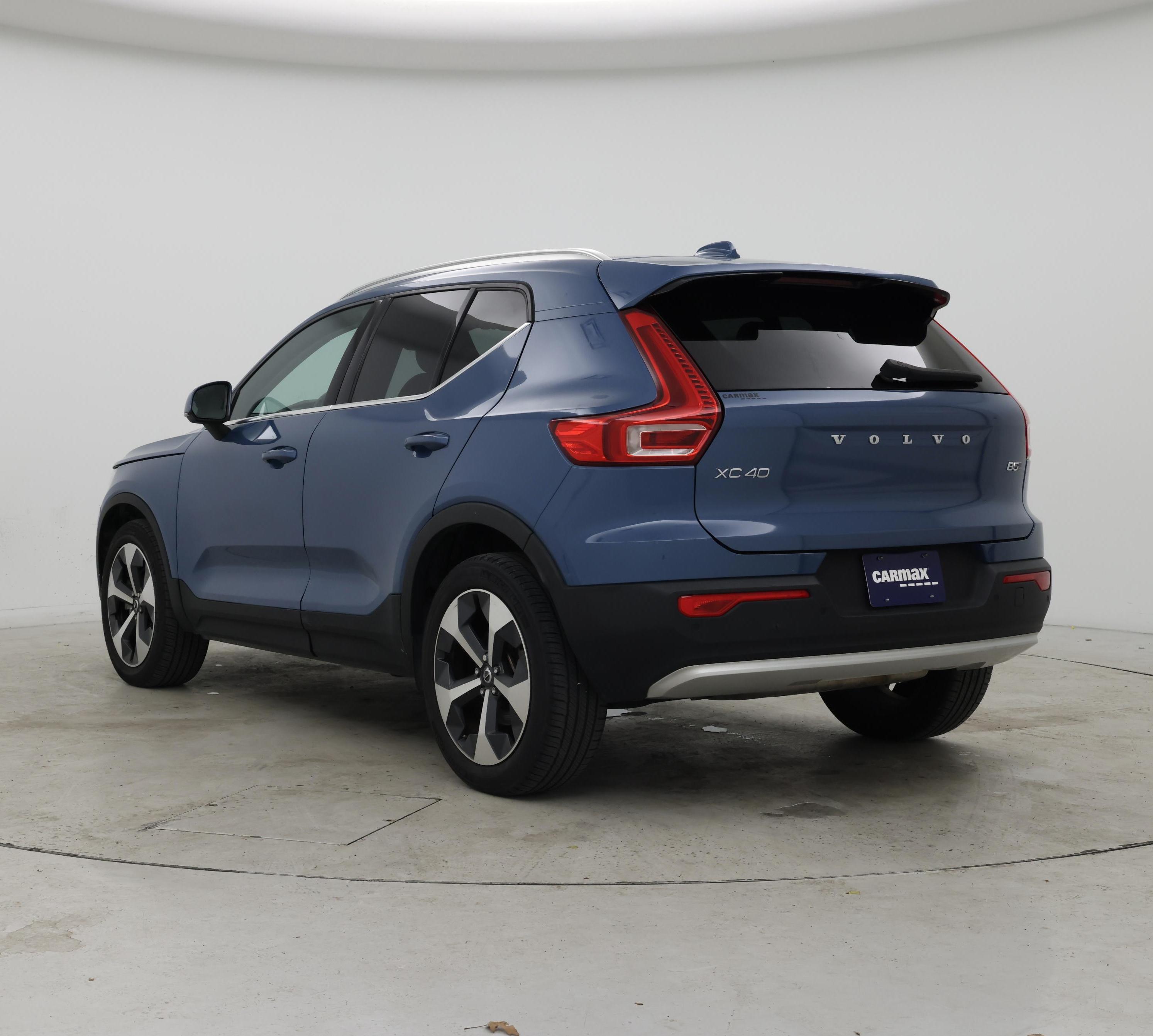 Thumbnail: 2023 Volvo XC40 - 2